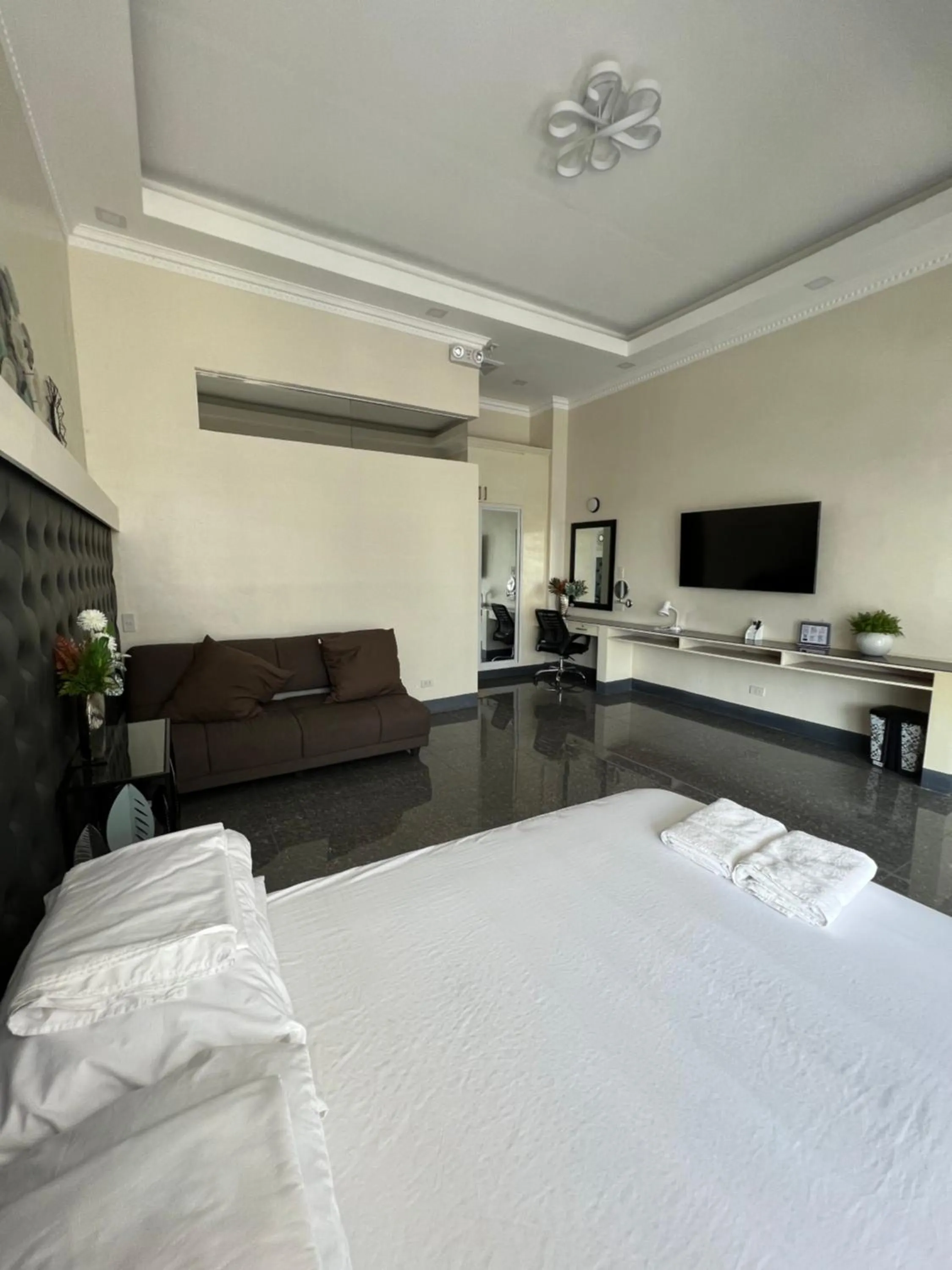 Bed in Dampa Poolside Events & Accommodation