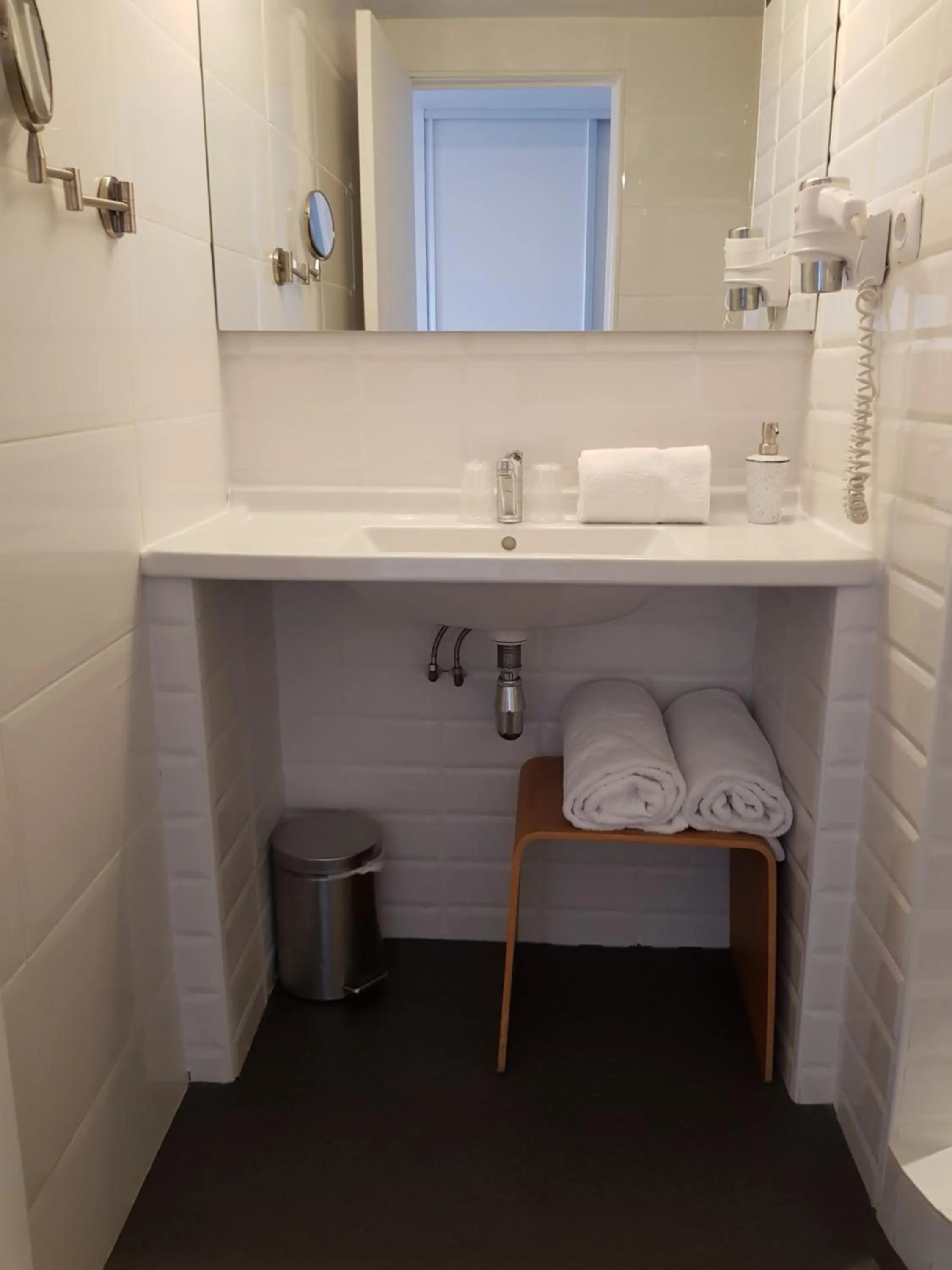 Bathroom in Hotel le Corbusier