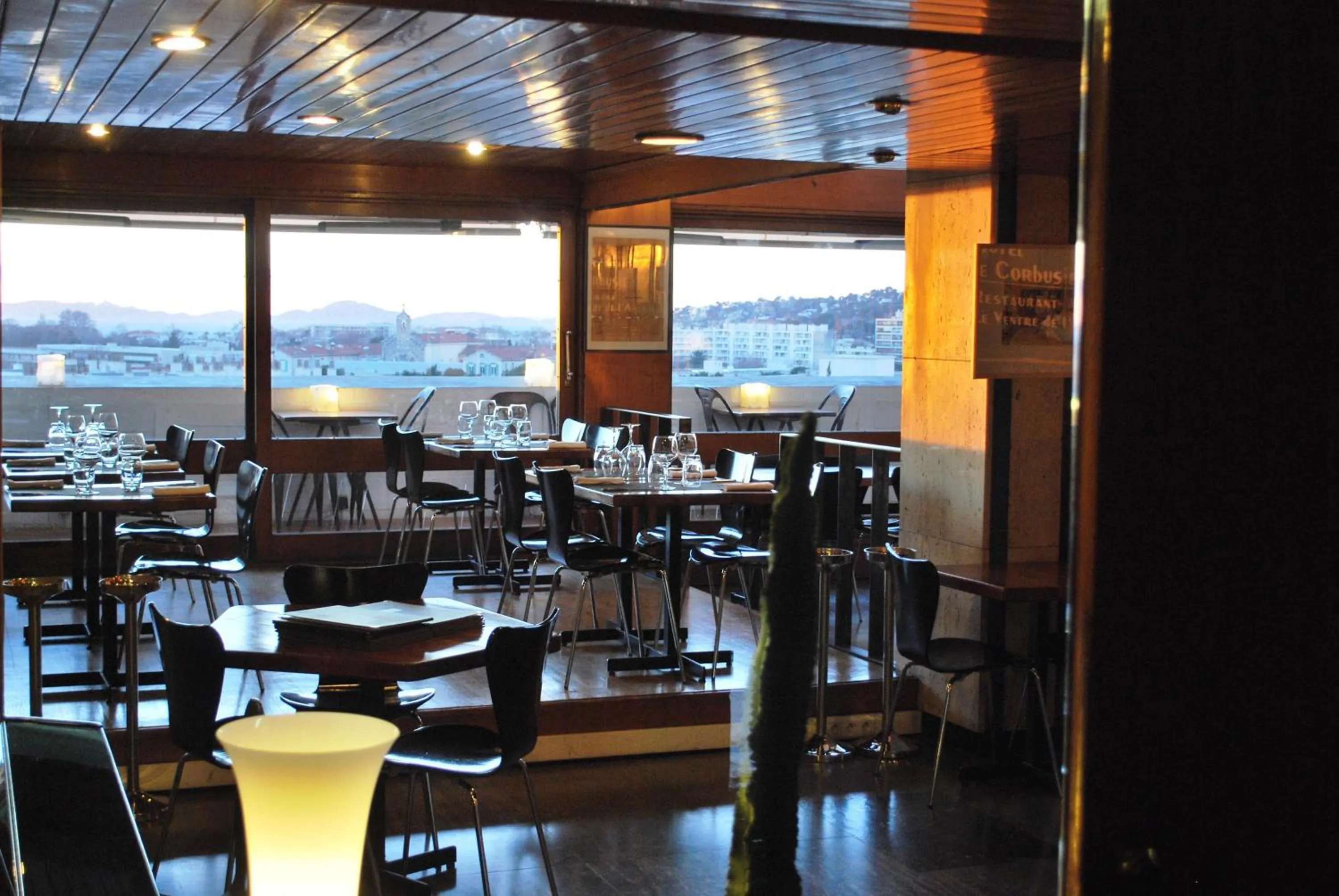 Restaurant/places to eat in Hotel le Corbusier