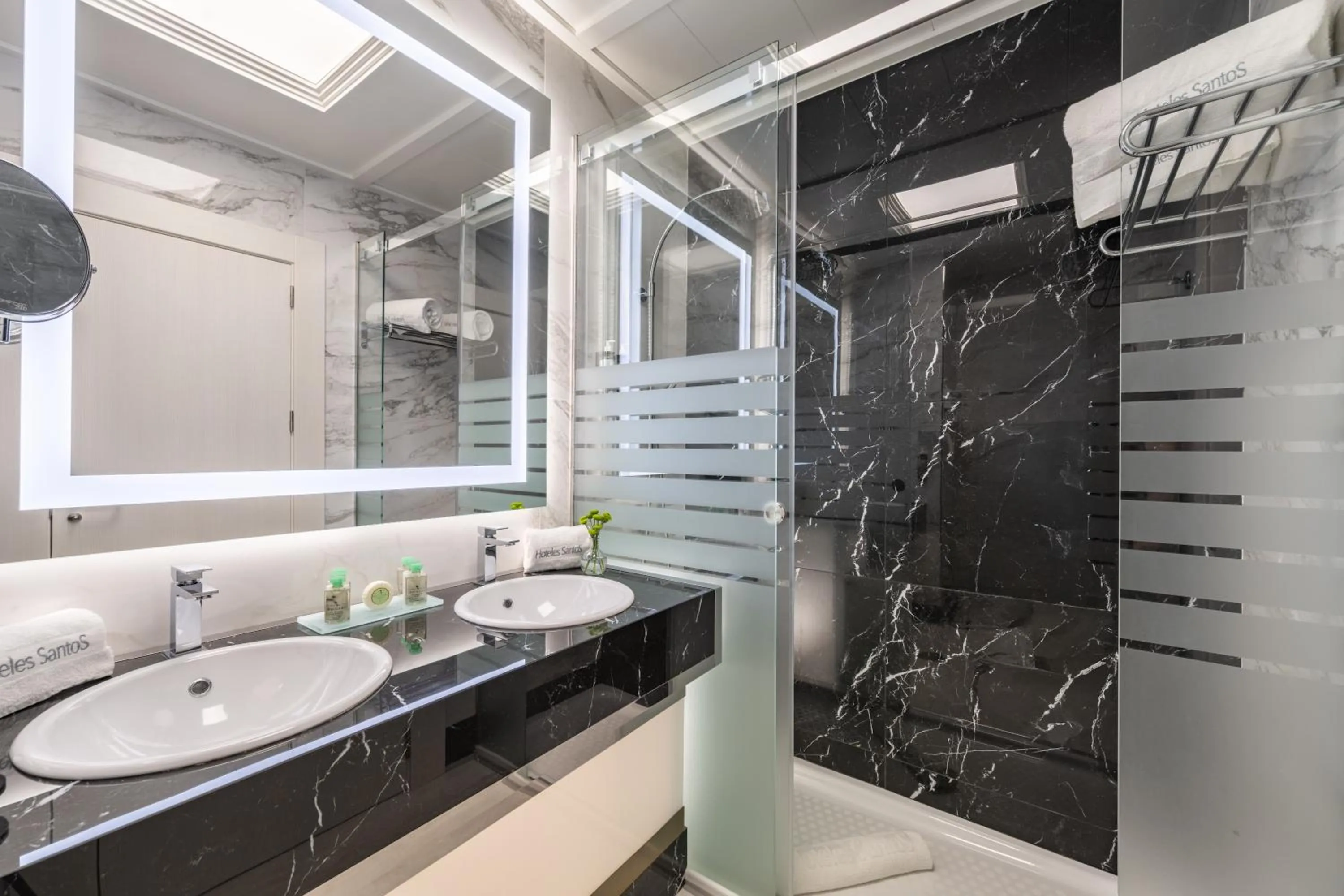 Shower in Hotel Saray