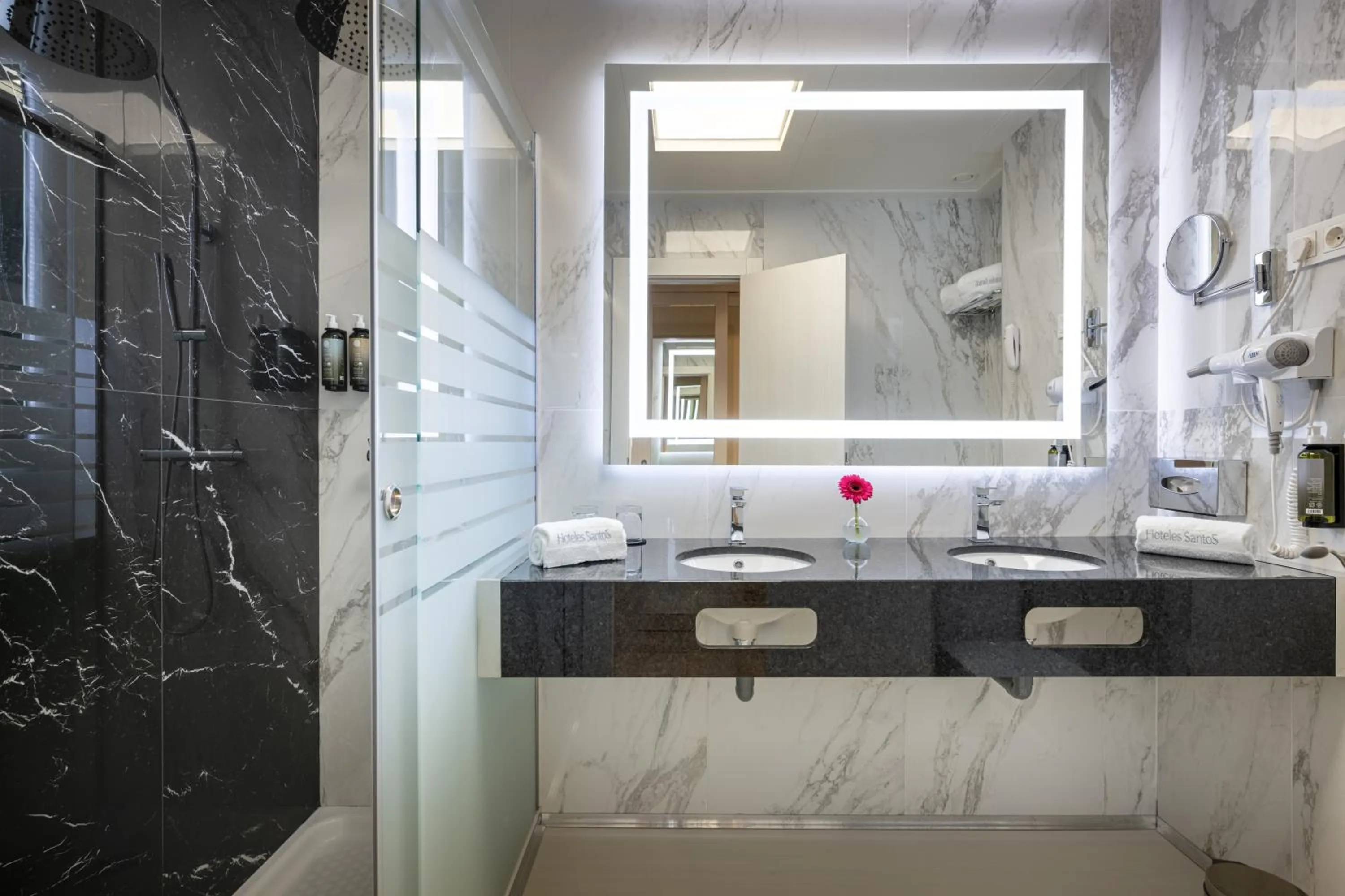 Shower in Hotel Saray