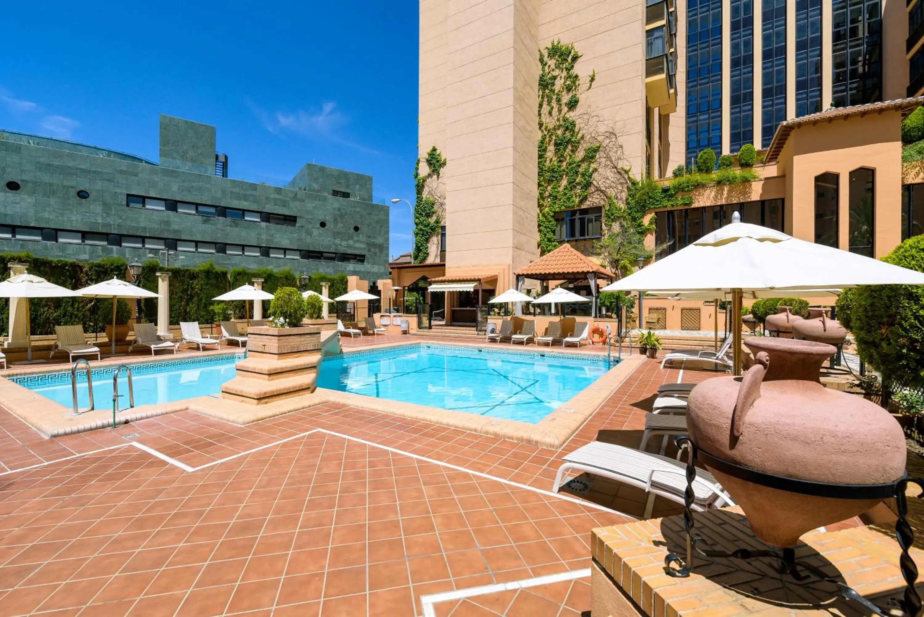 Swimming pool in Hotel Saray Swimming pool in Hotel Saray