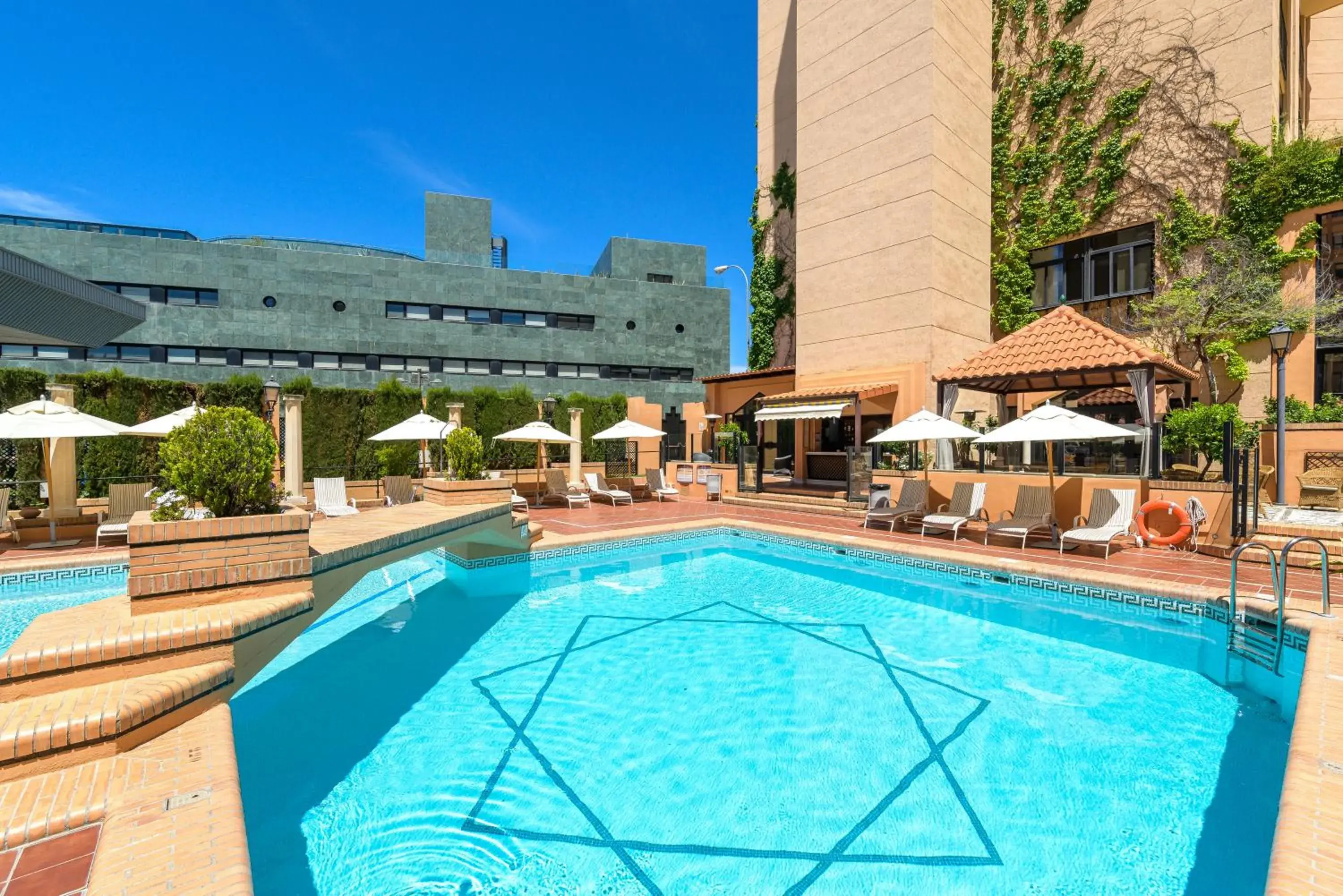 Swimming pool in Hotel Saray Swimming pool in Hotel Saray