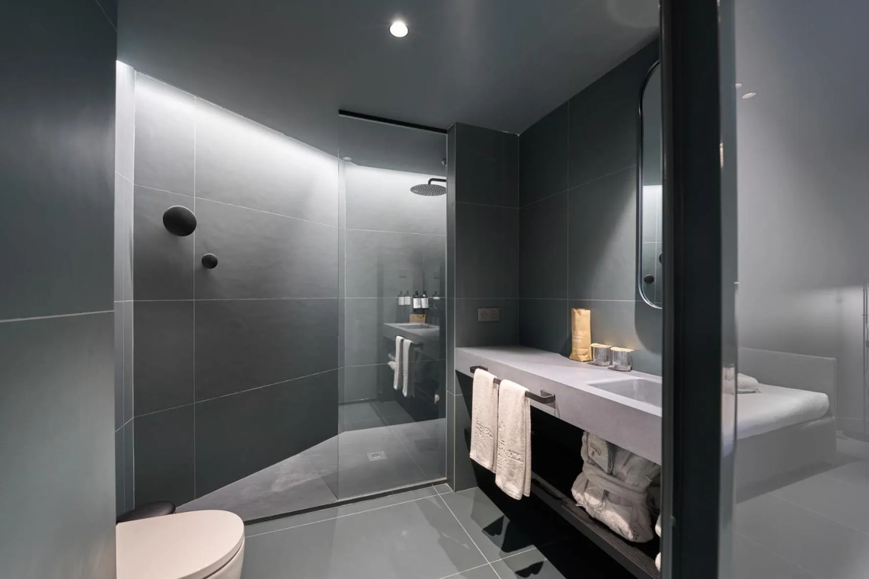 Shower in Barcelona Princess