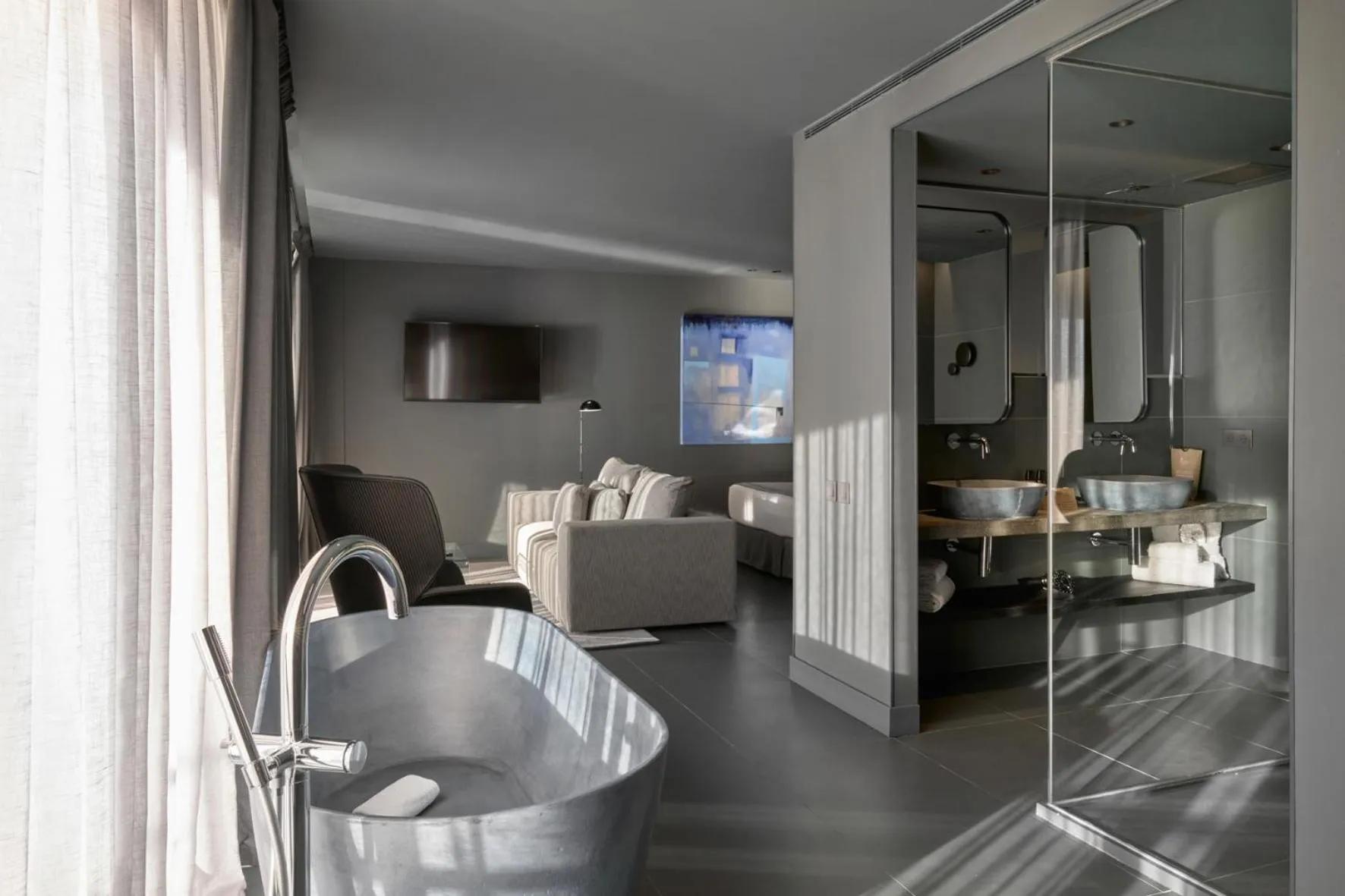 Photo of the whole room in Barcelona Princess