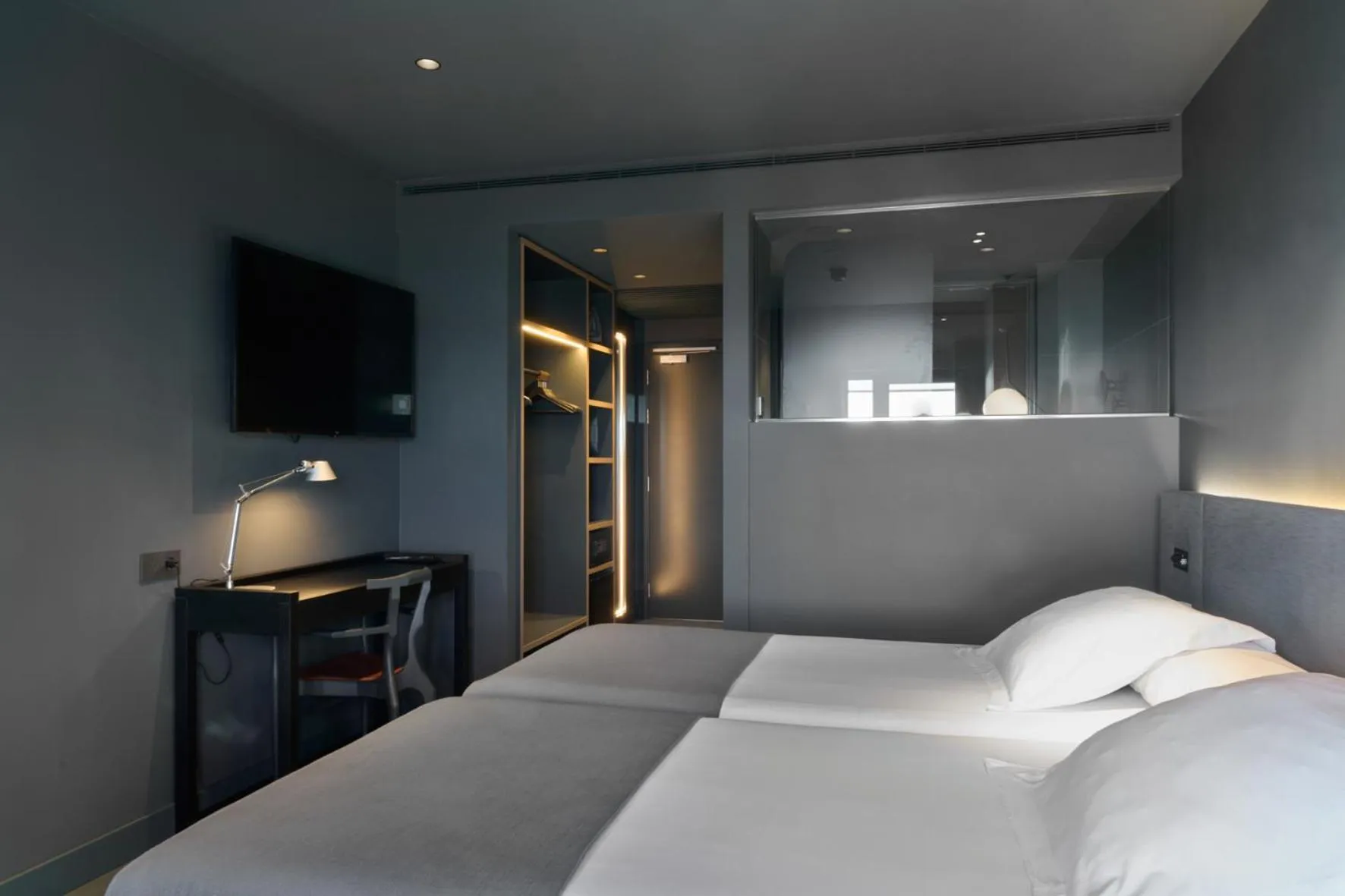 Photo of the whole room, Bed in Barcelona Princess