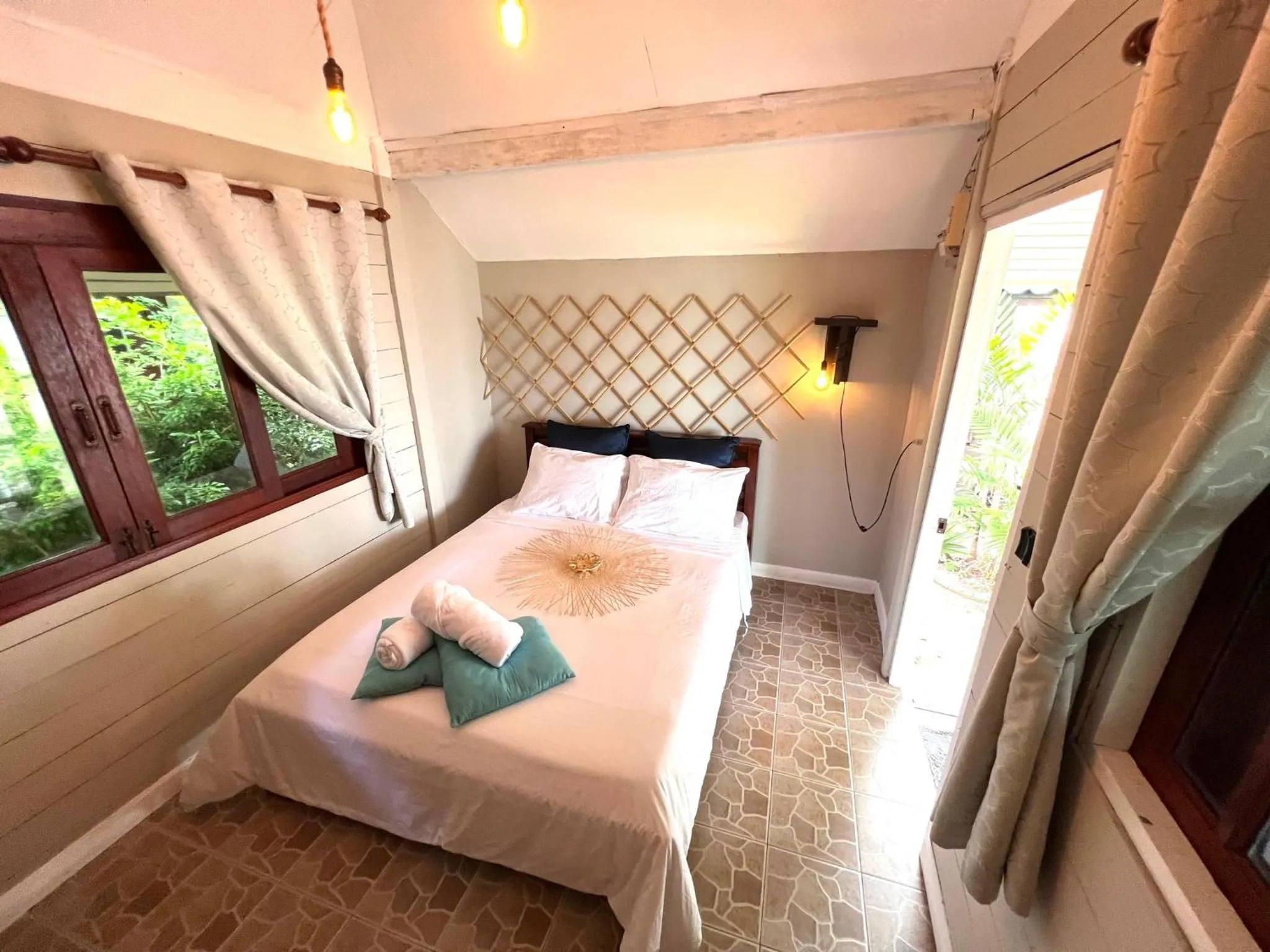 Photo of the whole room, Bed in Sense Asia