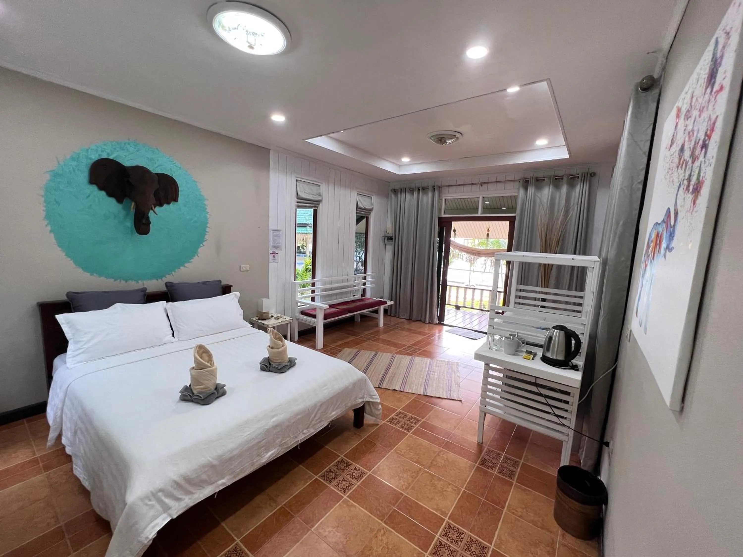 Photo of the whole room, Bed in Sense Asia