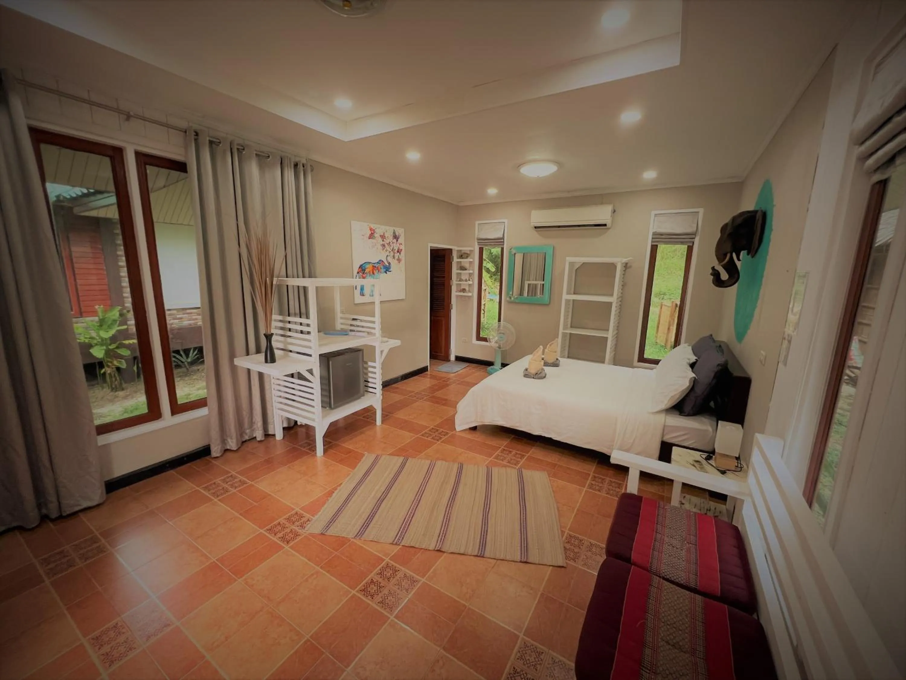 Photo of the whole room, Bed in Sense Asia