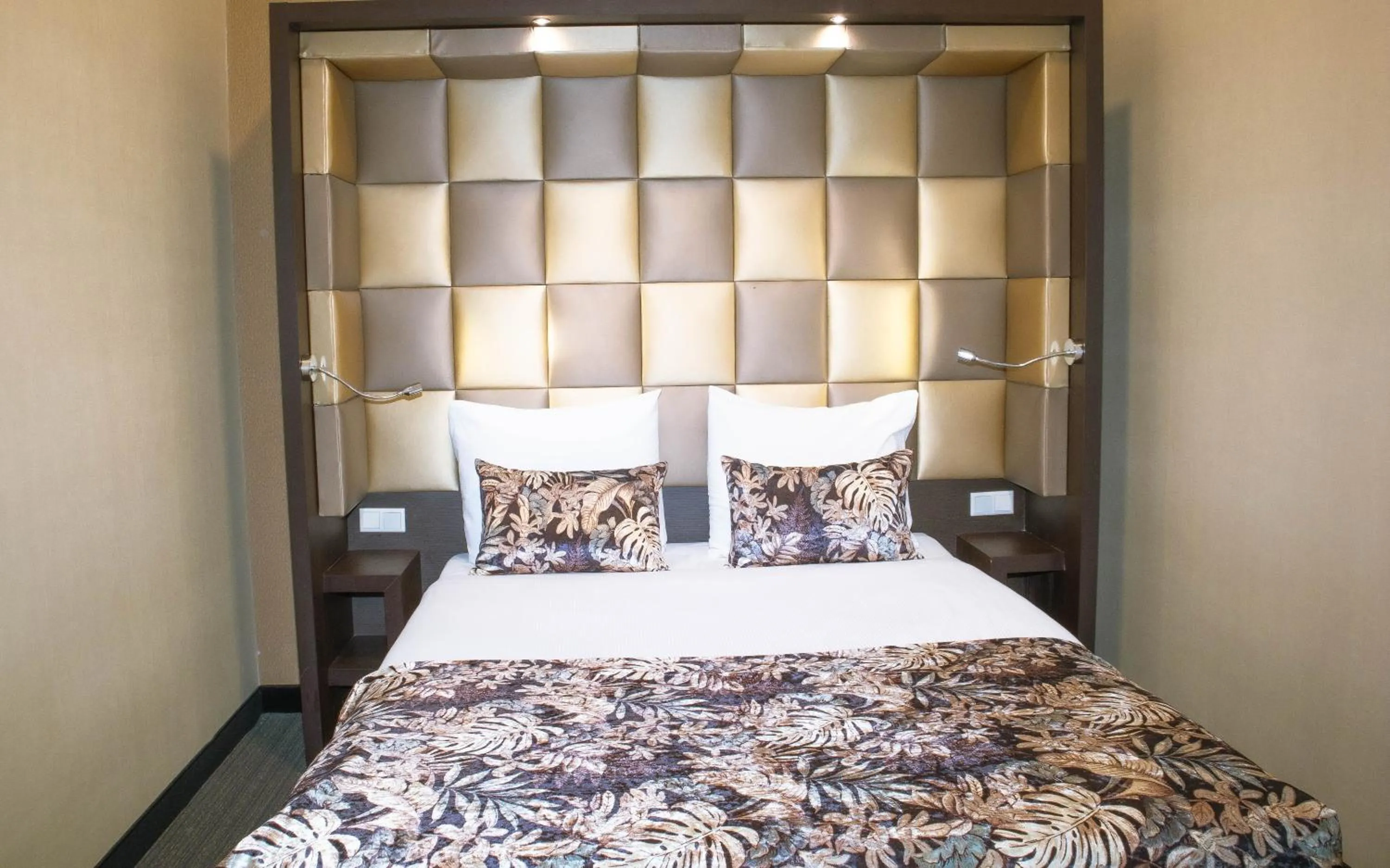 Bedroom, Bed in Golden Mansion Aparthotel