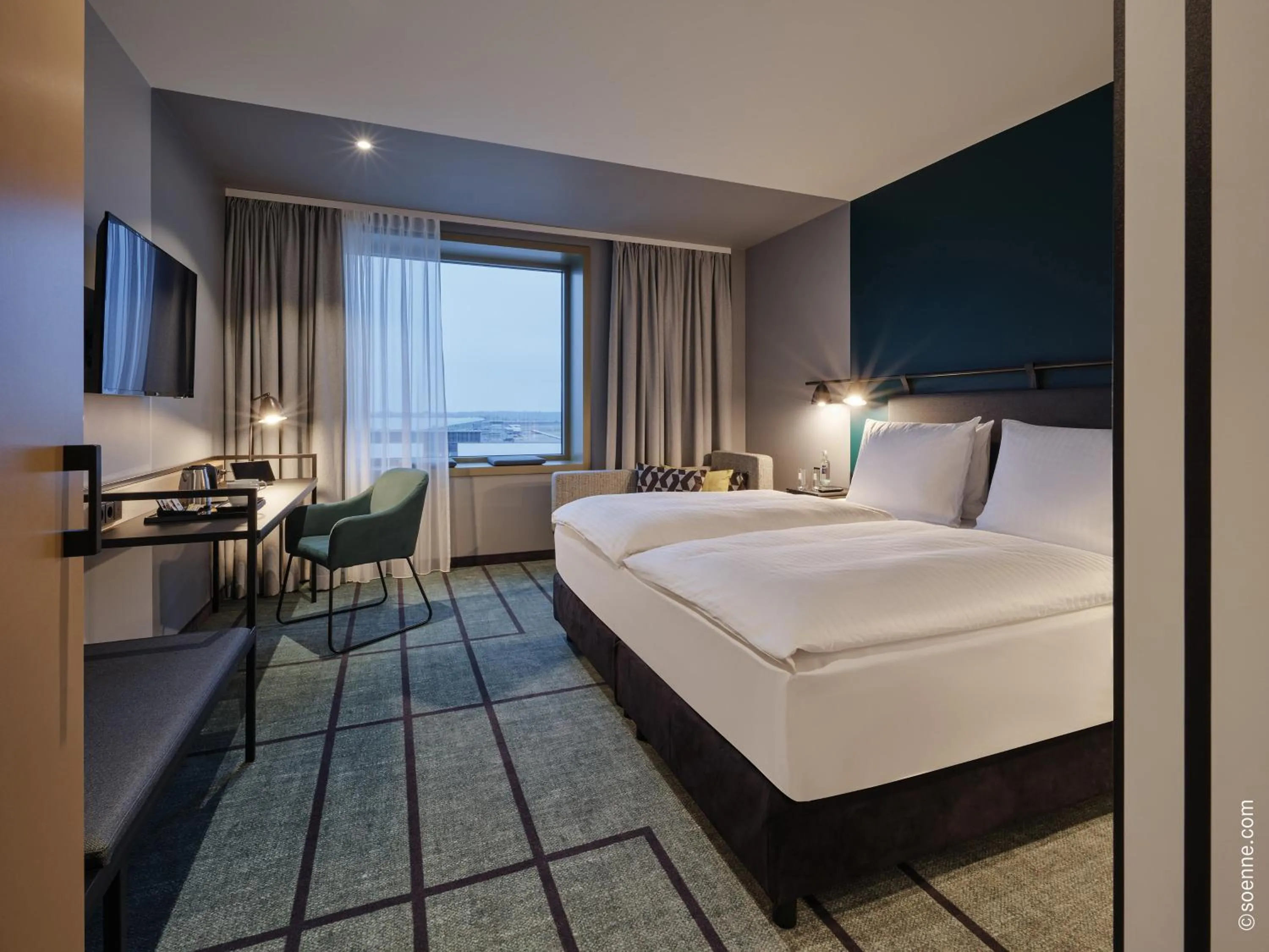 Photo of the whole room, Bed in Dorint Hotel München/Garching