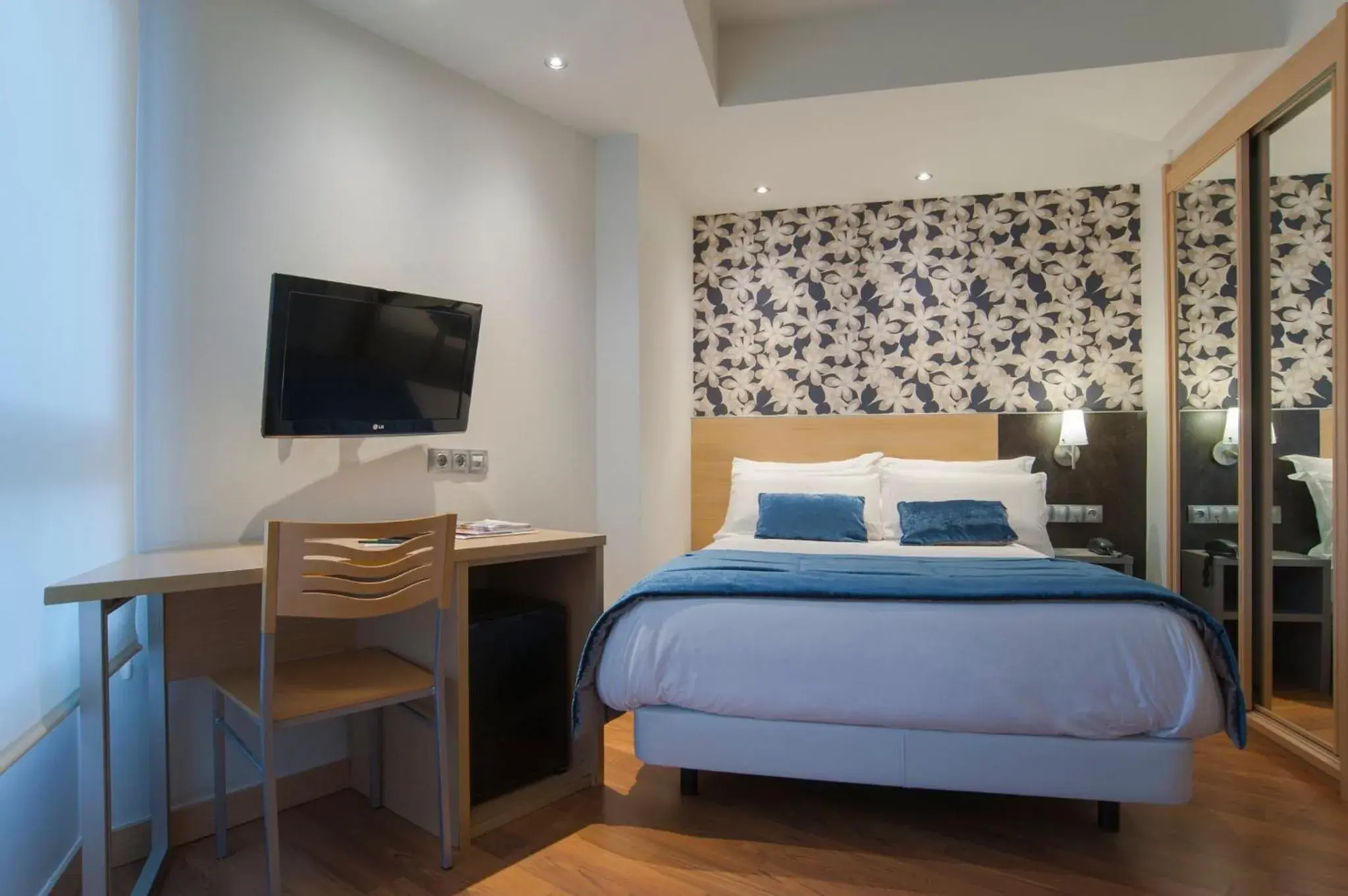 Photo of the whole room, Bed in Sercotel Codina Photo of the whole room, Bed in Sercotel Codina
