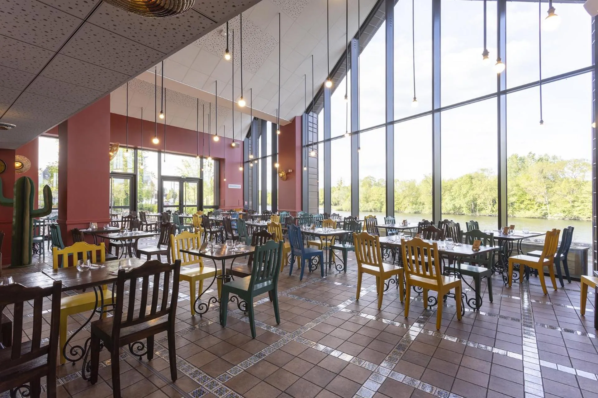 Restaurant/places to eat in Les Rivages de Beauval