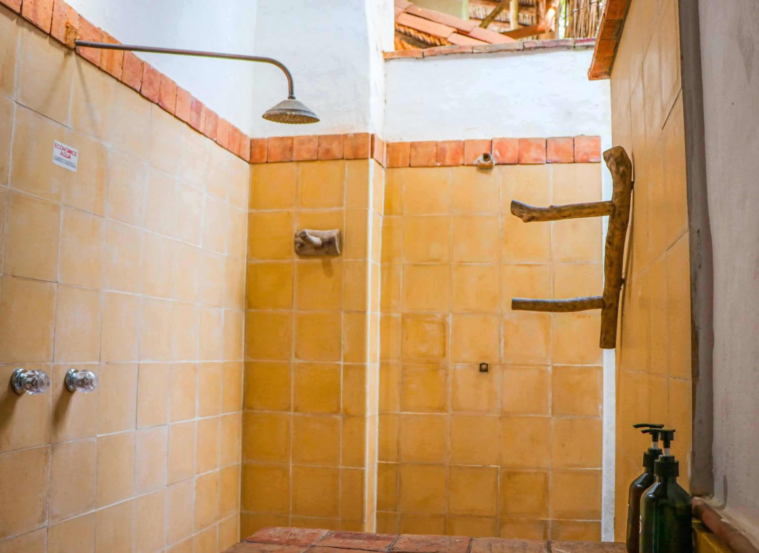 Shower in Hotel Spa El Cogollo By MH