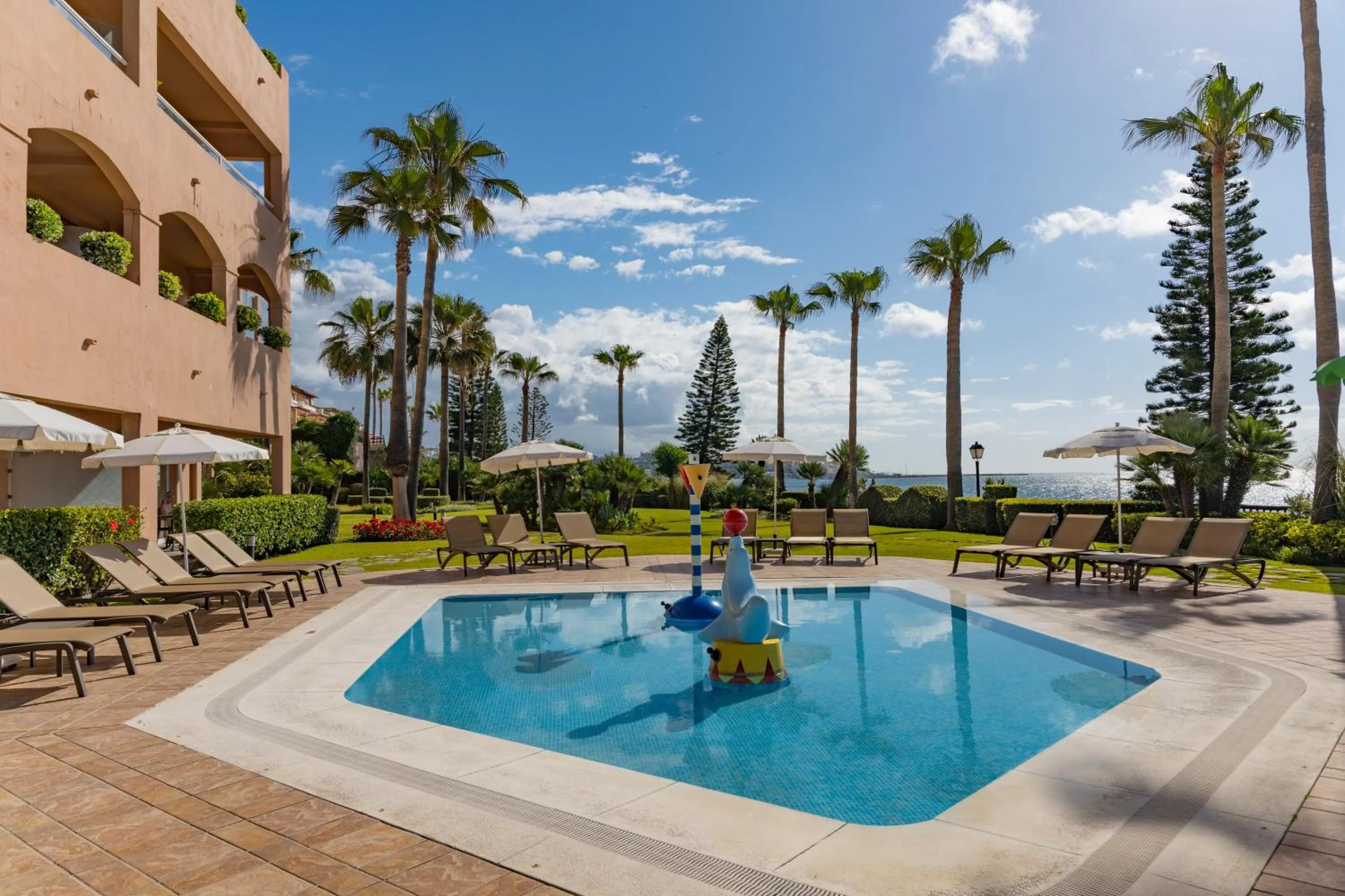 Swimming pool in Elba Estepona Gran Hotel & Thalasso Spa