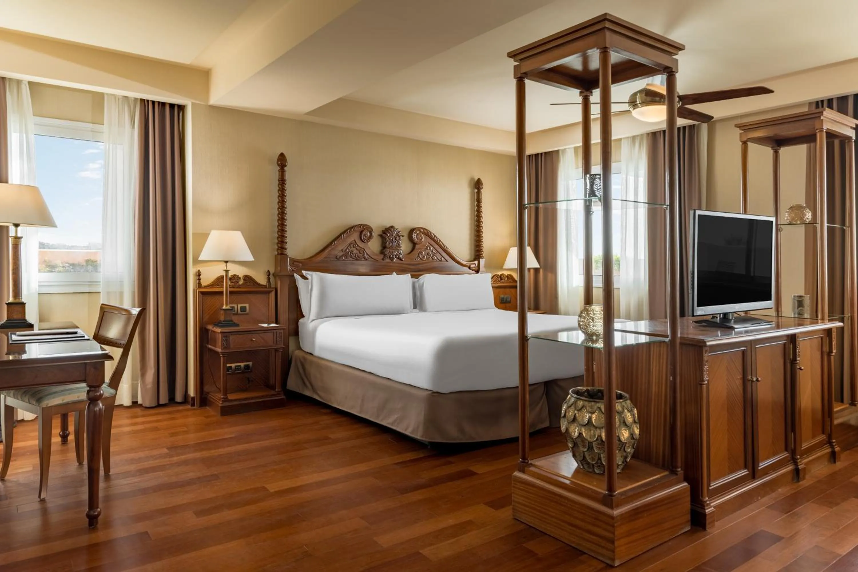 Photo of the whole room, Bed in Elba Estepona Gran Hotel & Thalasso Spa