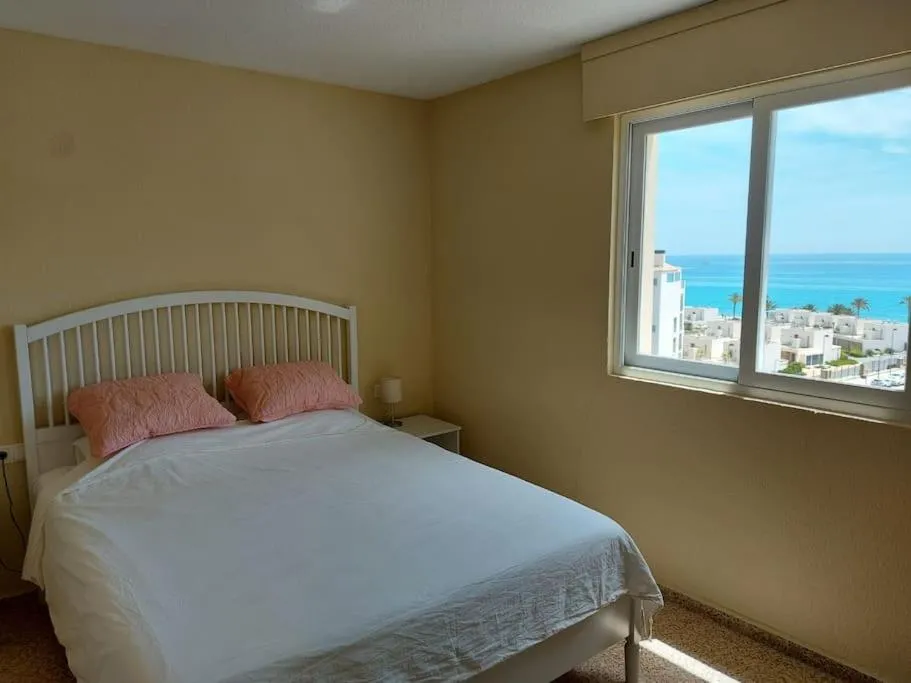 Bed in Sunny, spacious 3 bedroom apartment with seaview - L1 Red line stop PARADIS 2 min walk from rental