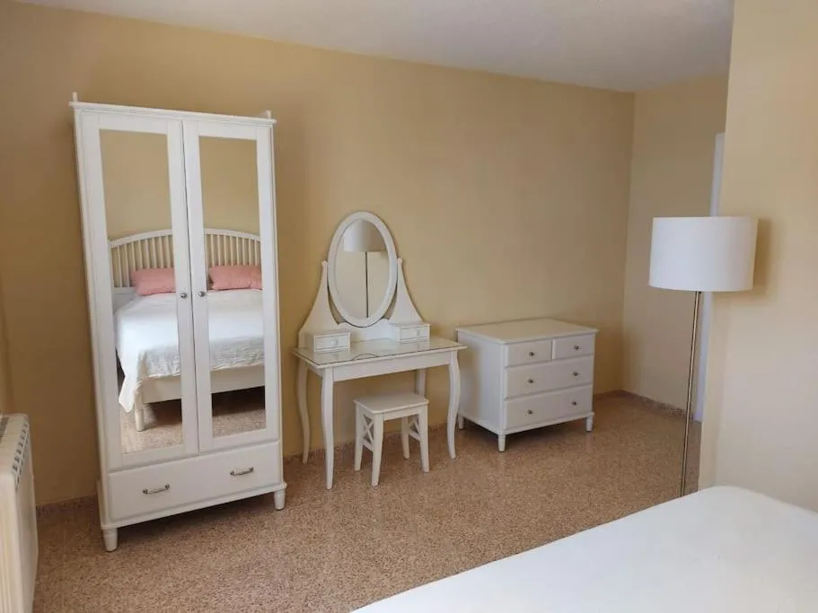 Bed in Sunny, spacious 3 bedroom apartment with seaview - L1 Red line stop PARADIS 2 min walk from rental