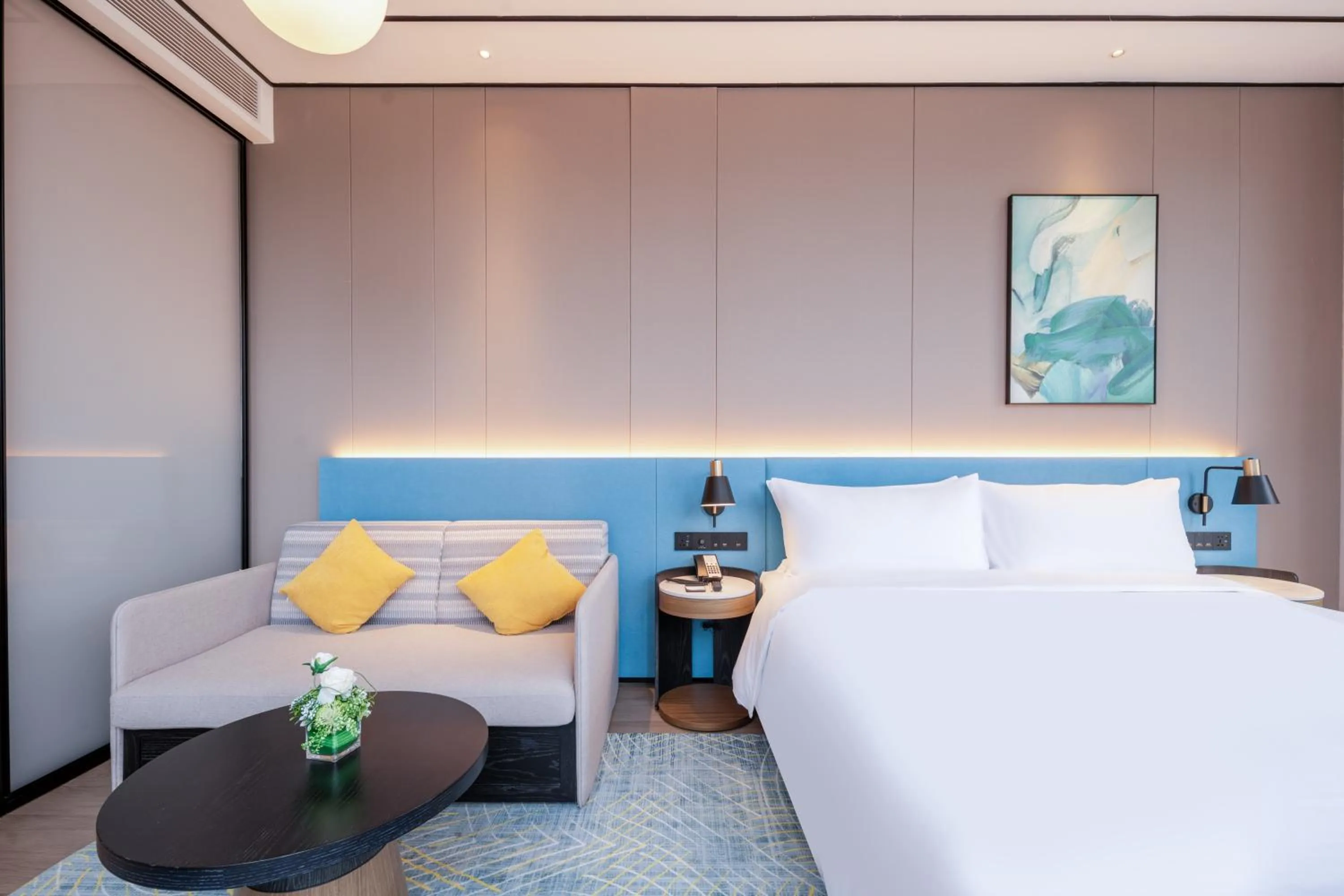 Seating area, Bed in Hilton Garden Inn Hangzhou Xixi Zijingang