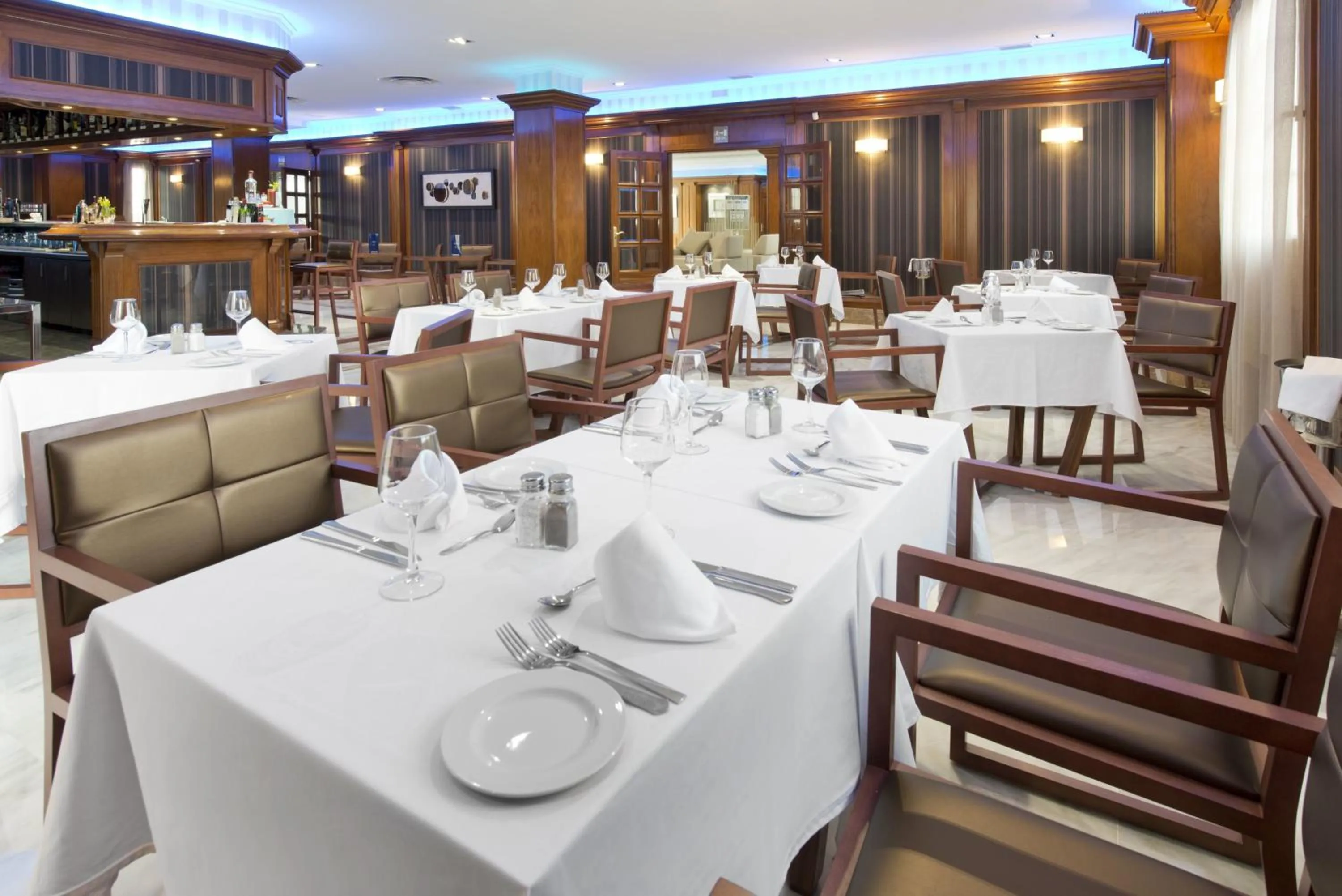 Restaurant/places to eat in Elba Motril Beach & Business Hotel