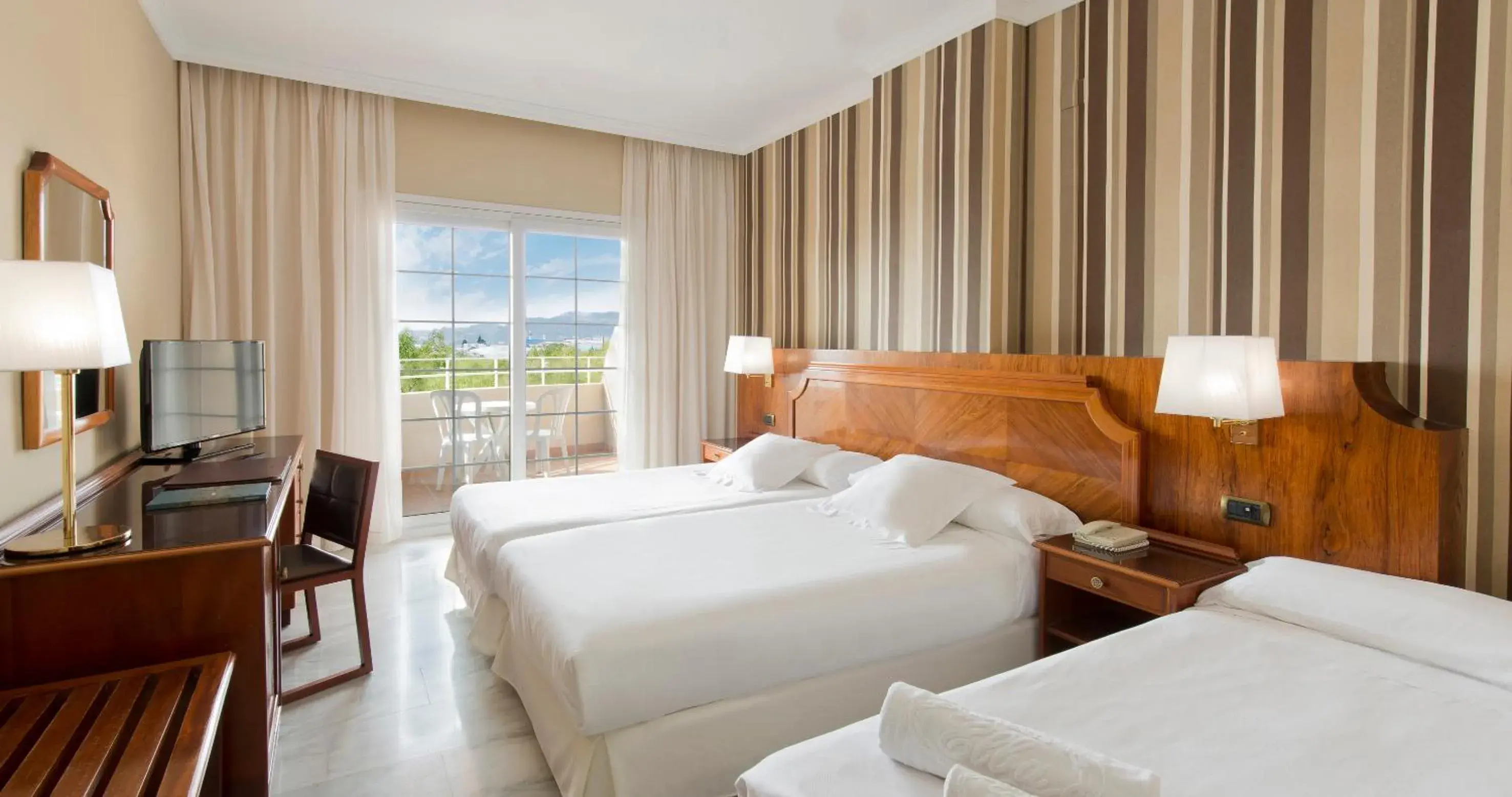 Bed in Elba Motril Beach & Business Hotel Bed in Elba Motril Beach & Business Hotel
