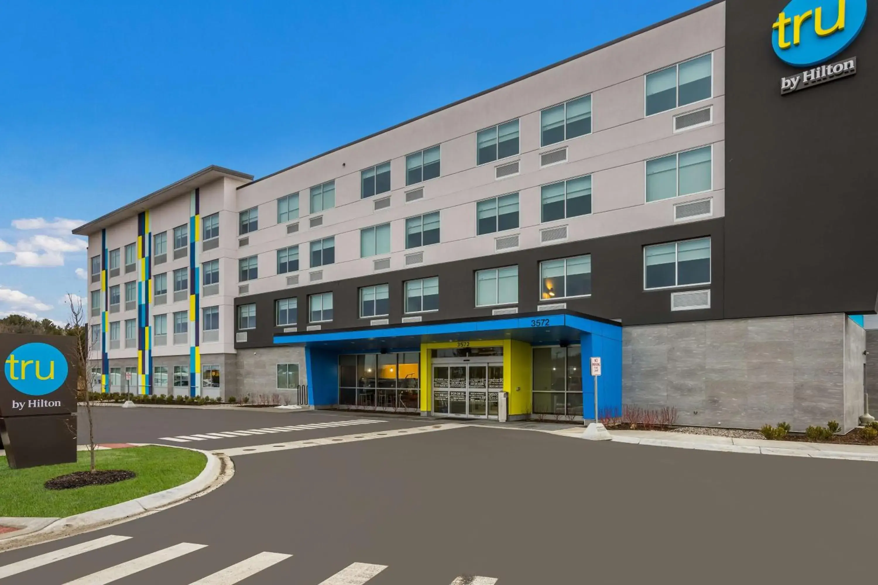 Property building in Tru By Hilton Traverse City Property building in Tru By Hilton Traverse City