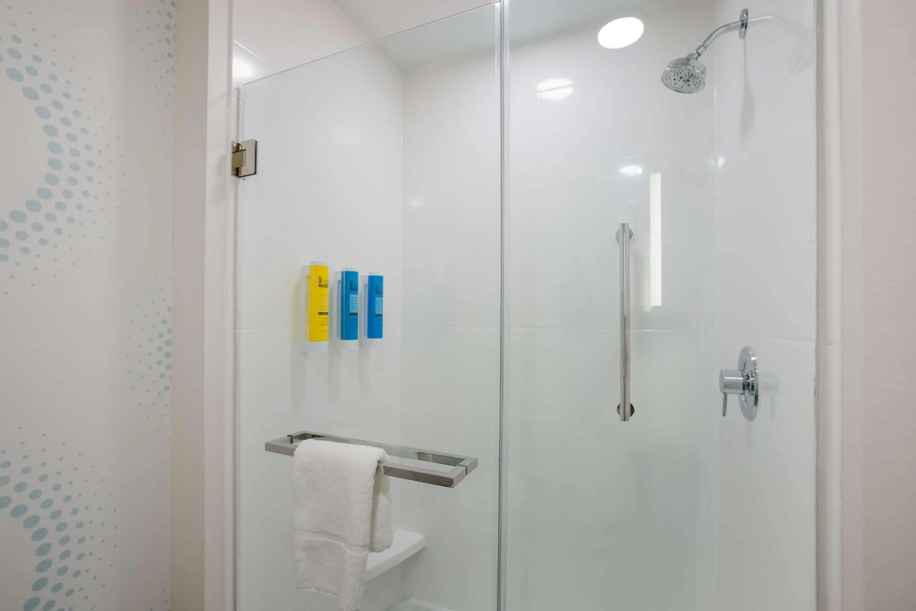 Bathroom in Tru By Hilton Traverse City