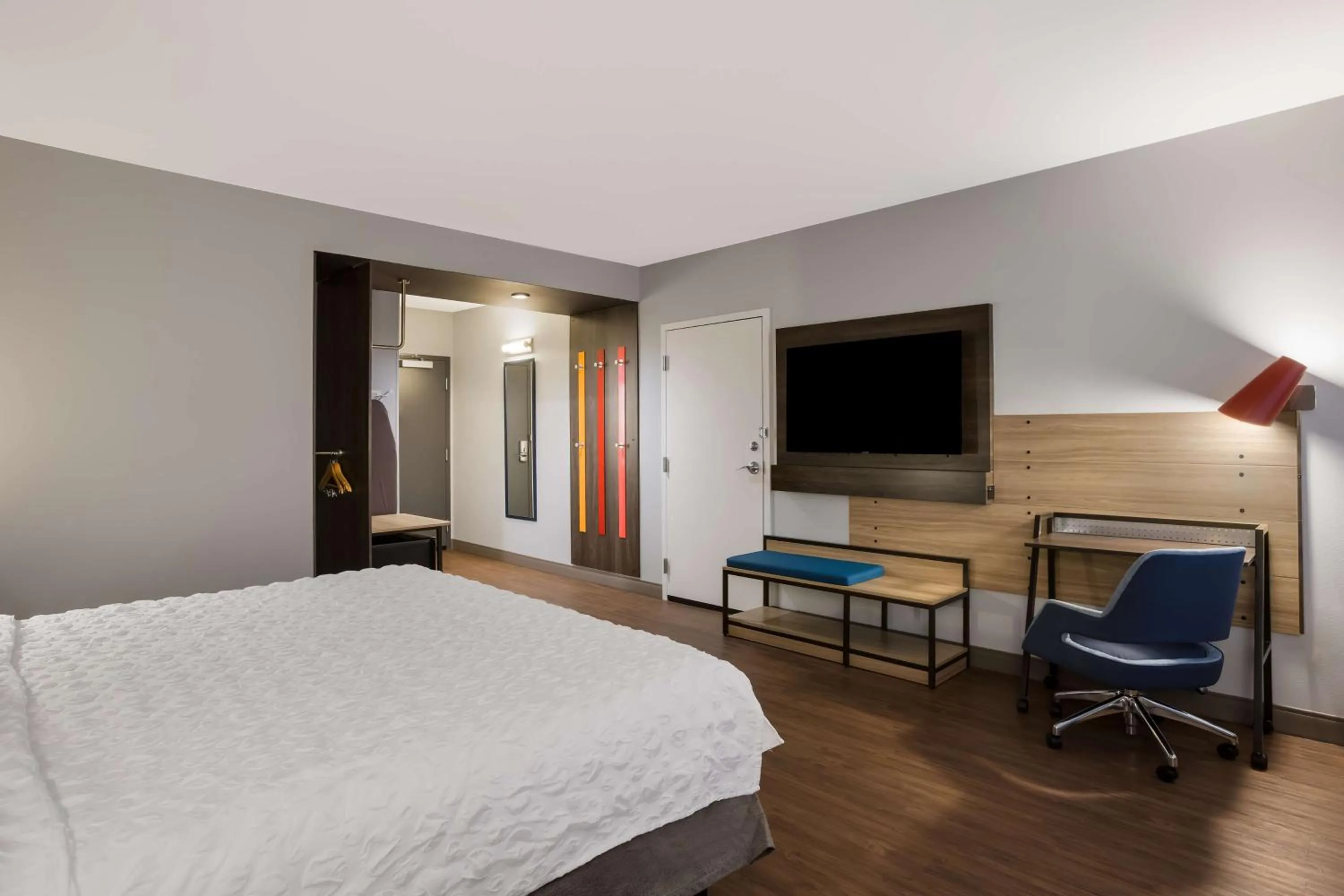 Bedroom, Bed in Tru By Hilton Traverse City