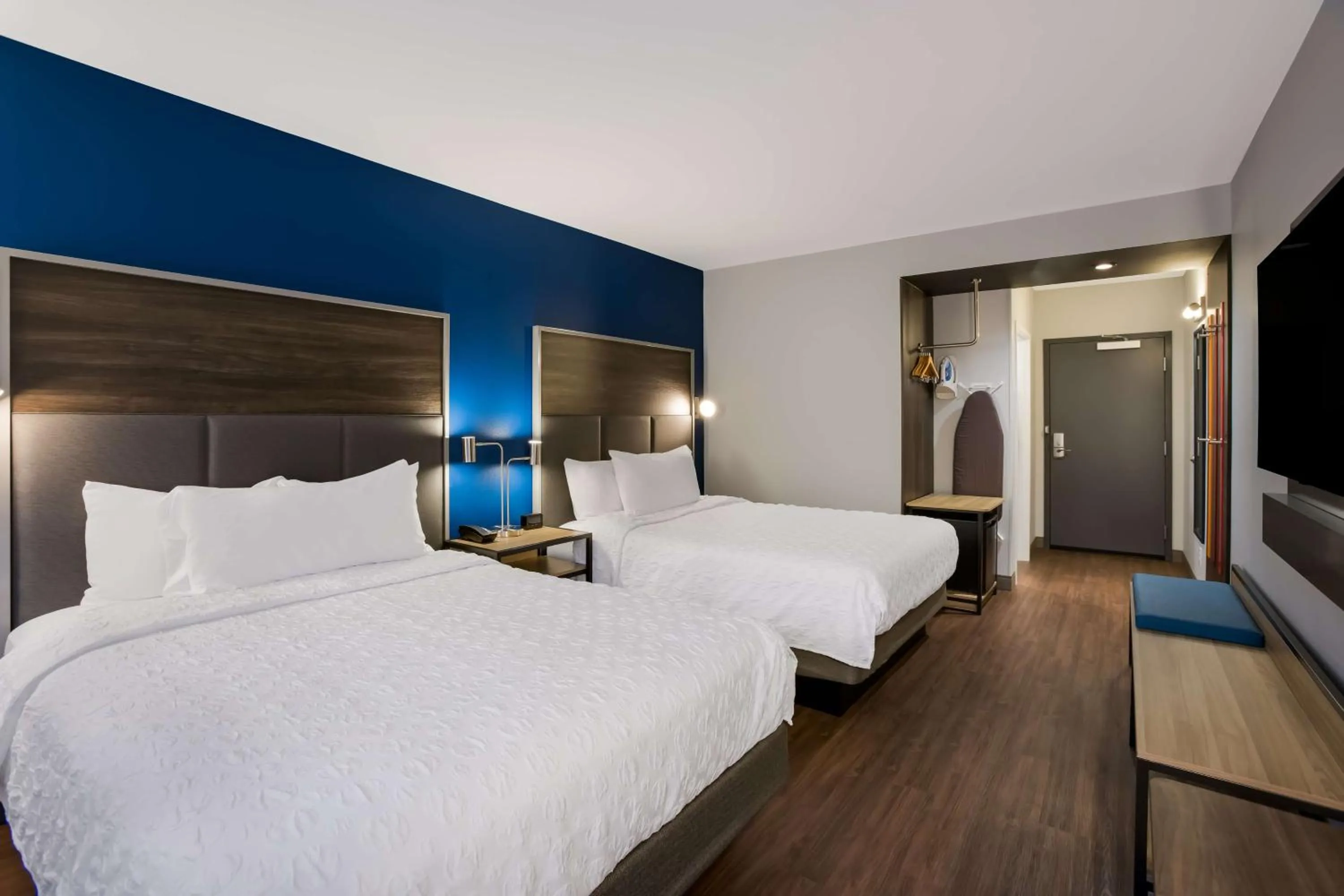 Bed in Tru By Hilton Traverse City