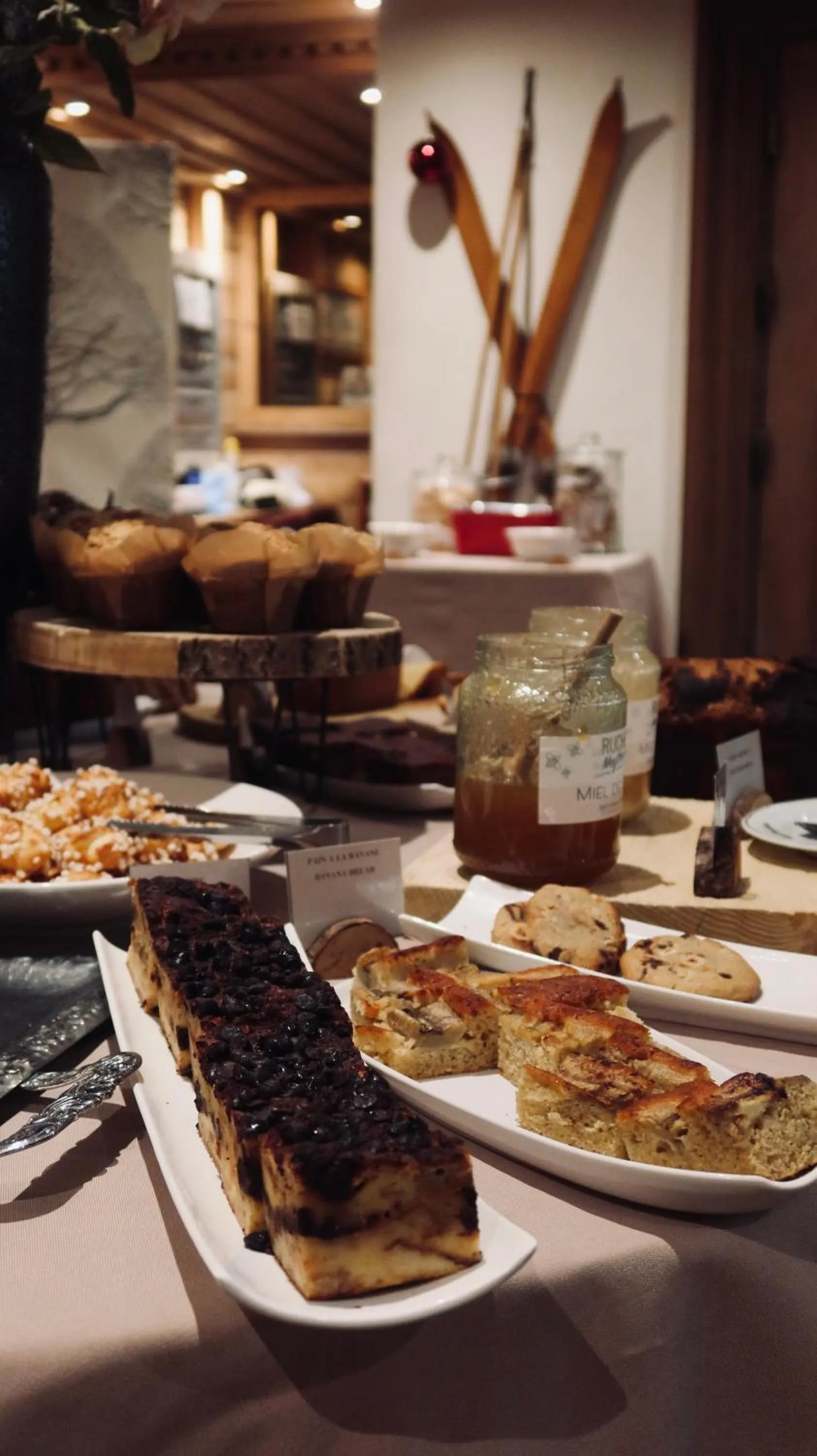 Buffet breakfast in Hotel Tsanteleina