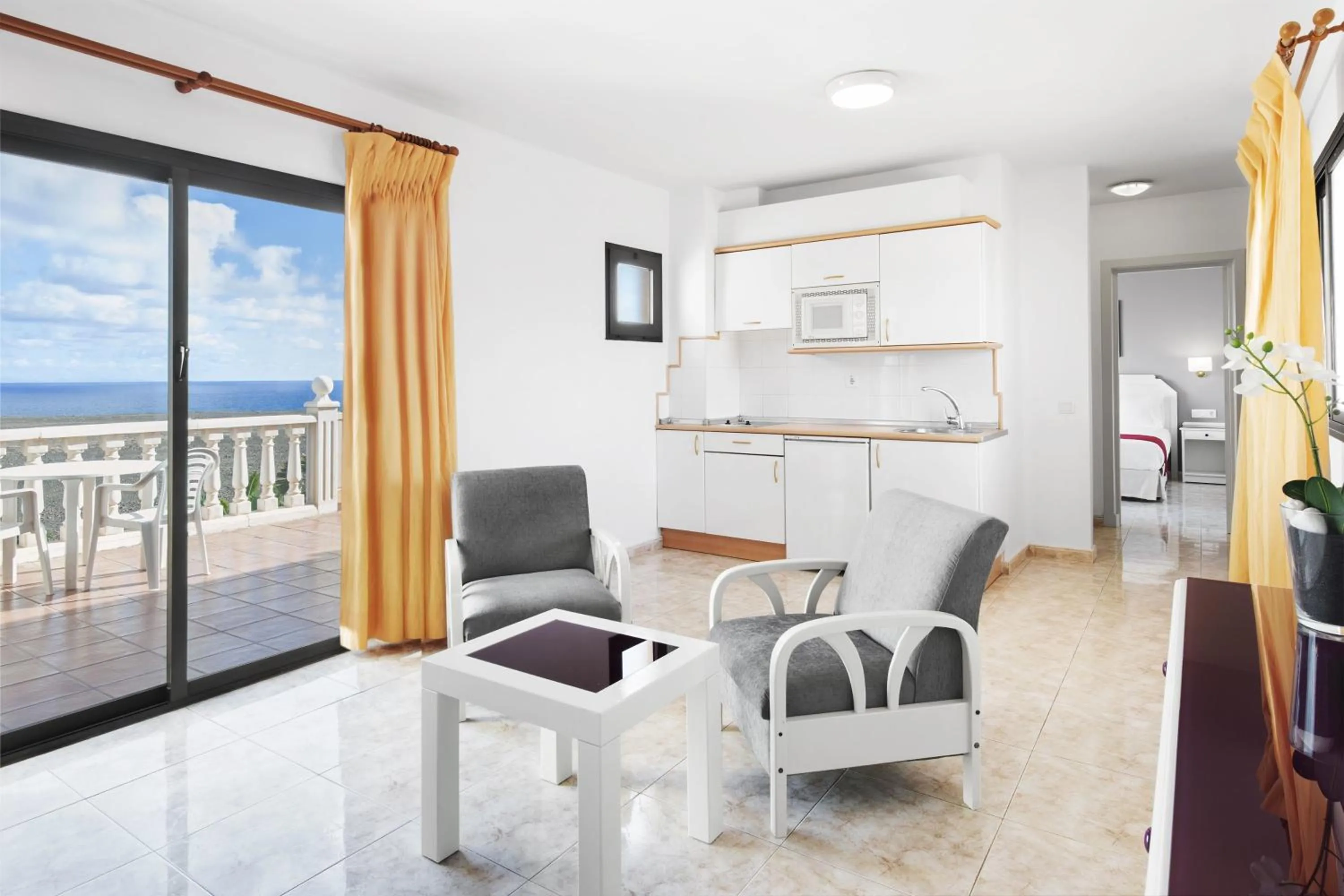 Kitchen or kitchenette in Elba Lucía Sport & Suite Hotel