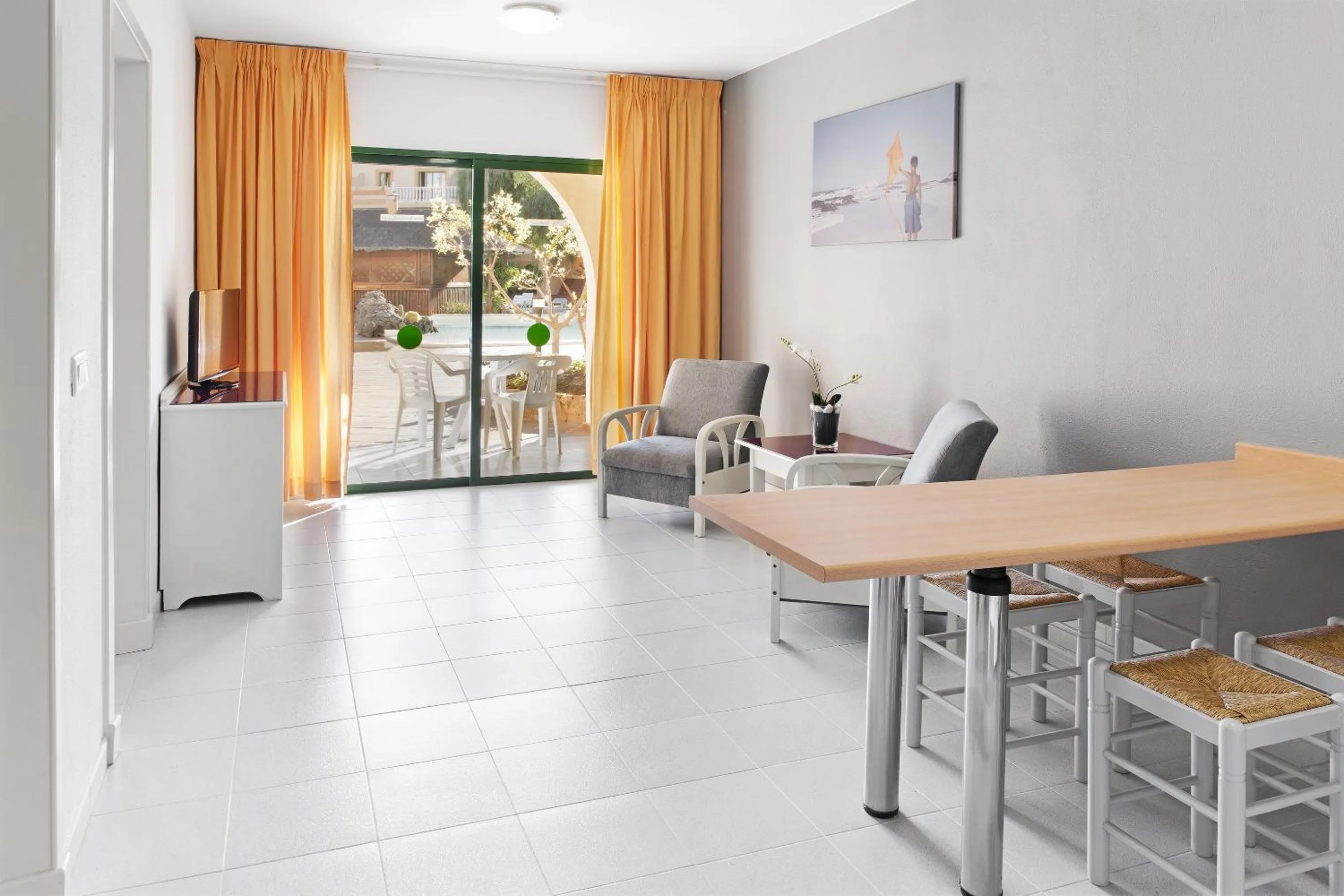 Living room in Elba Lucía Sport & Suite Hotel