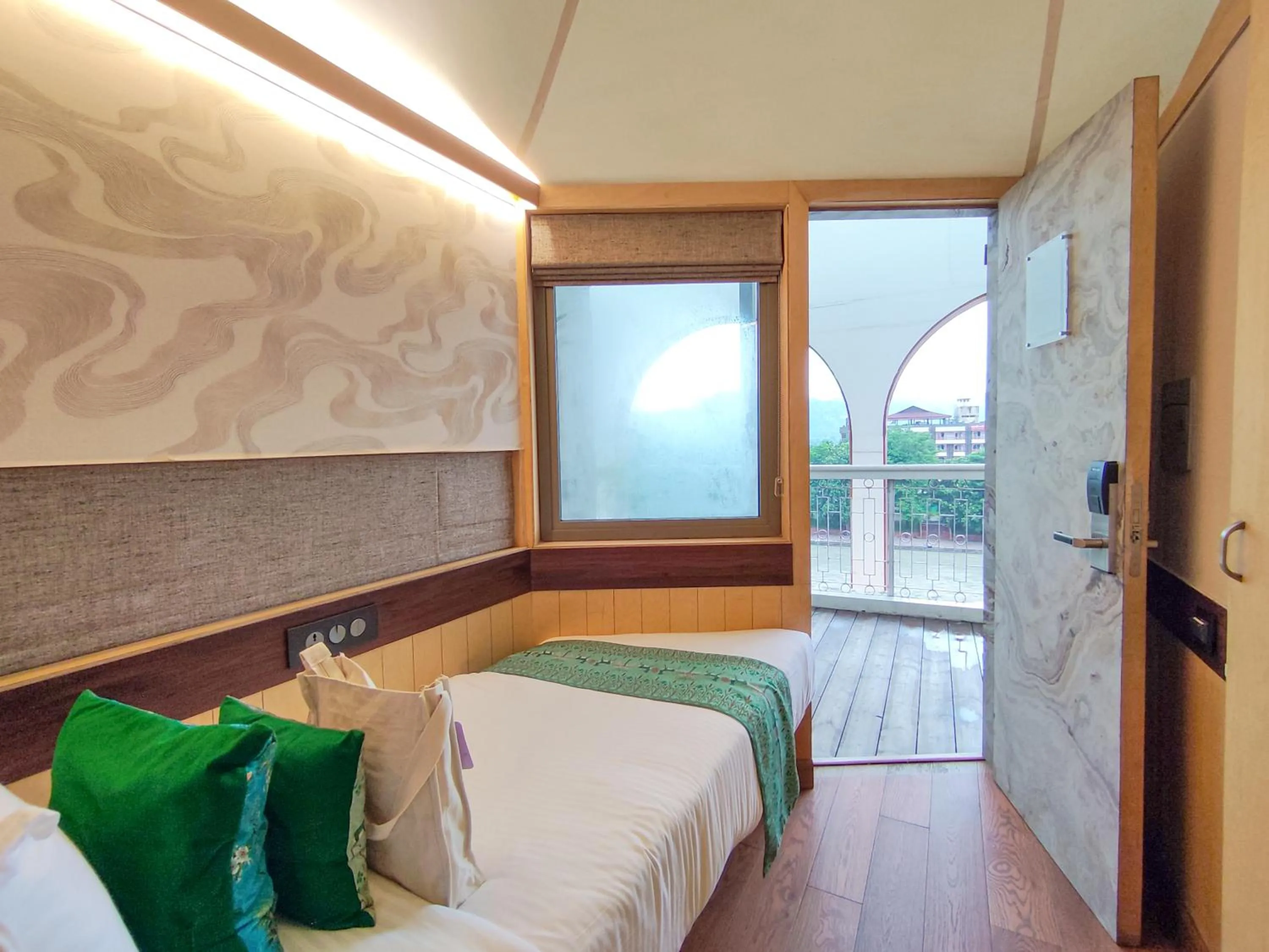 Photo of the whole room, Bed in EKAANTA