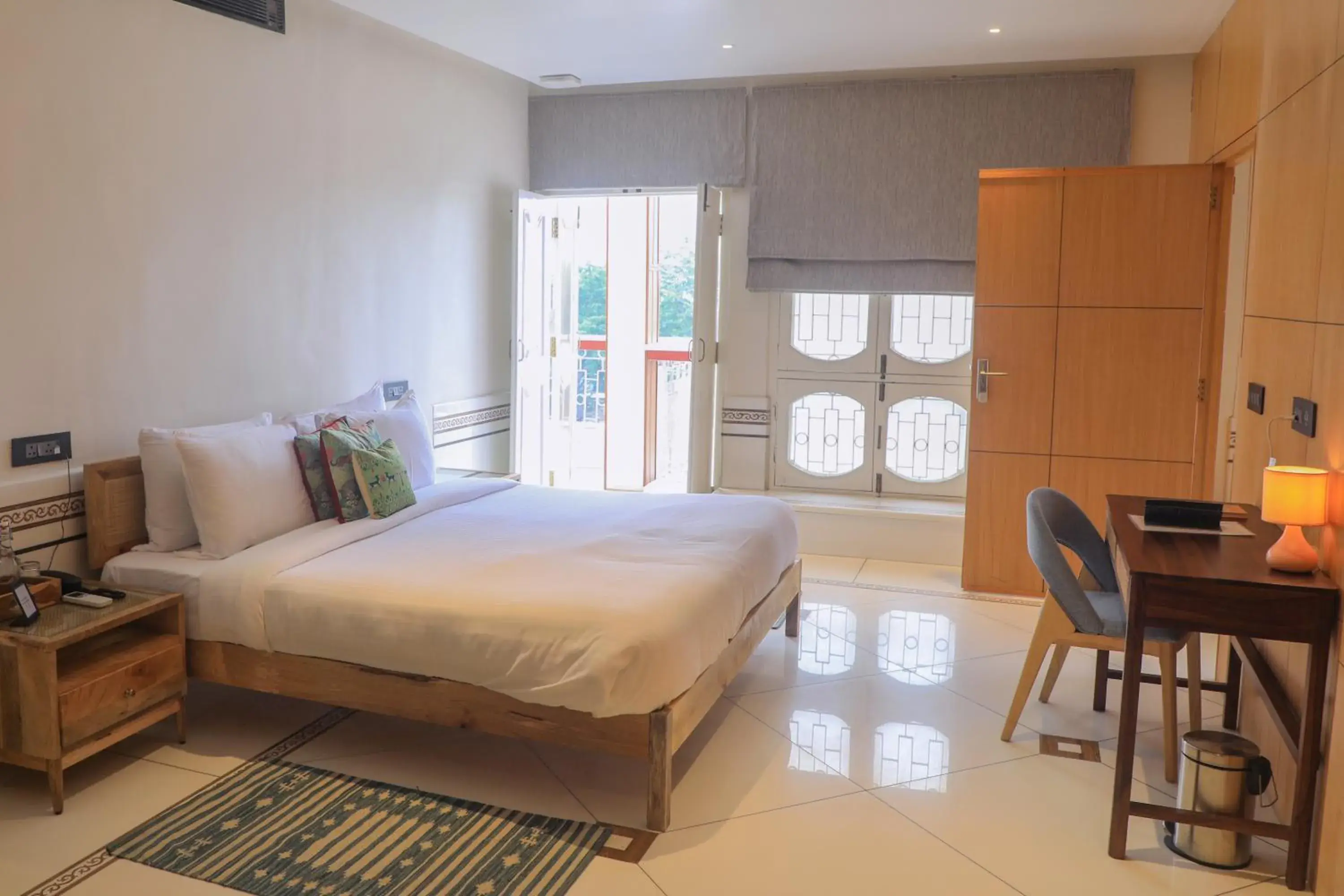 Photo of the whole room, Bed in EKAANTA Photo of the whole room, Bed in EKAANTA