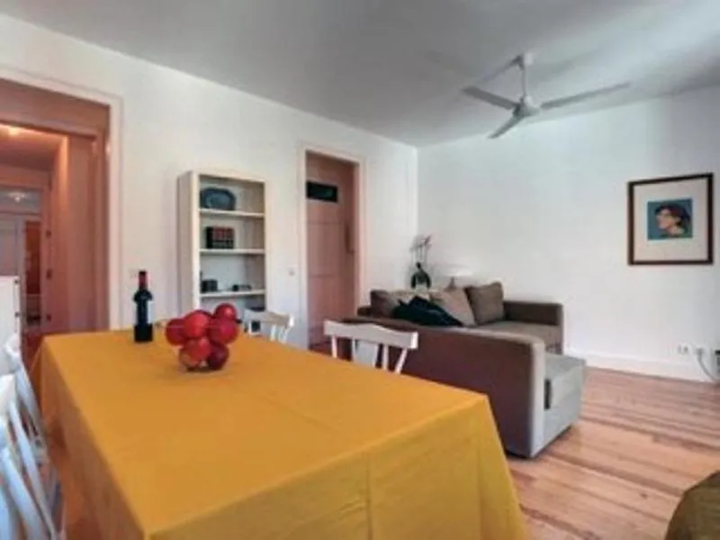 One-Bedroom Apartment with City View in Se de Lisboa I