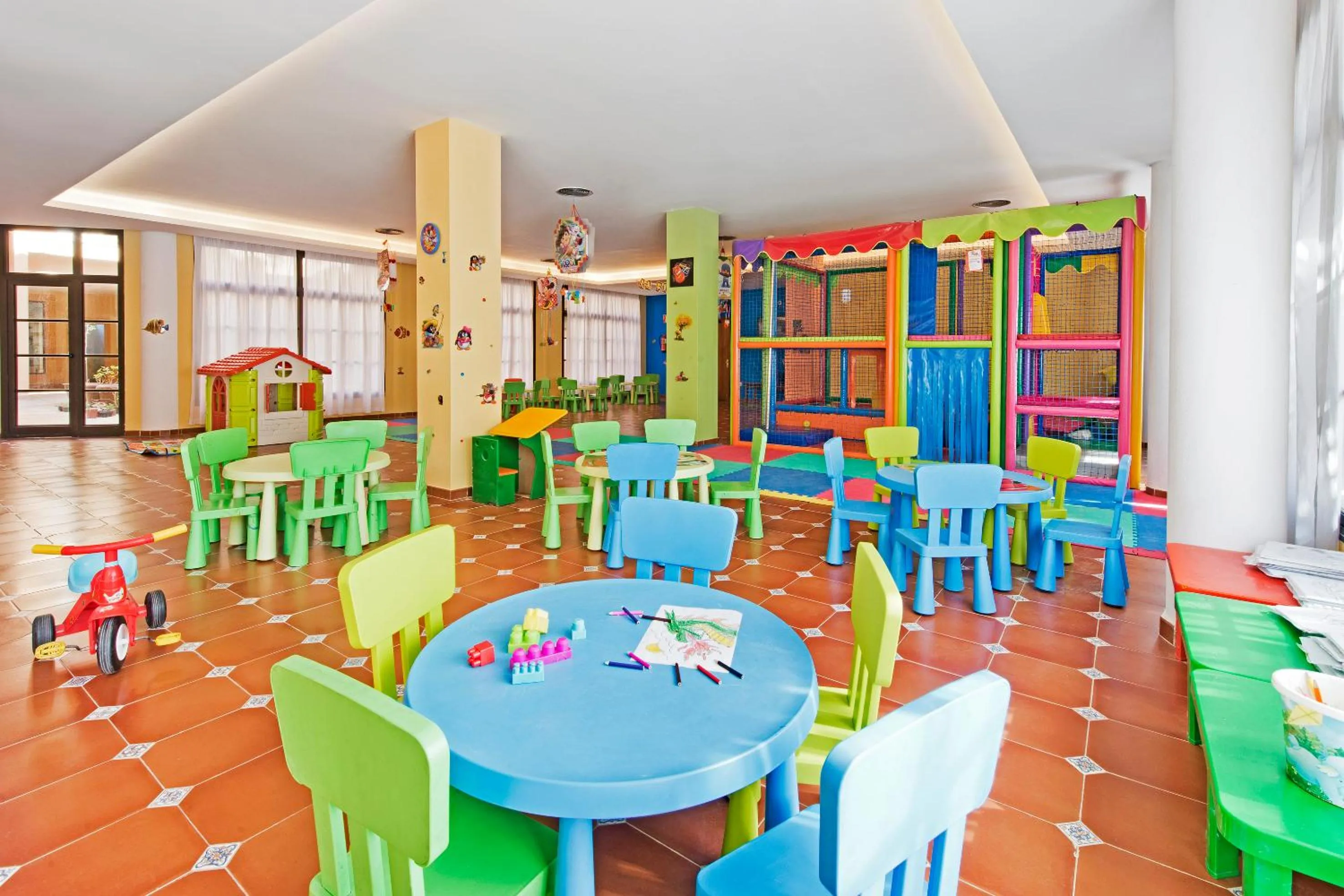 Game Room in Elba Castillo San Jorge & Antigua Suite Hotel