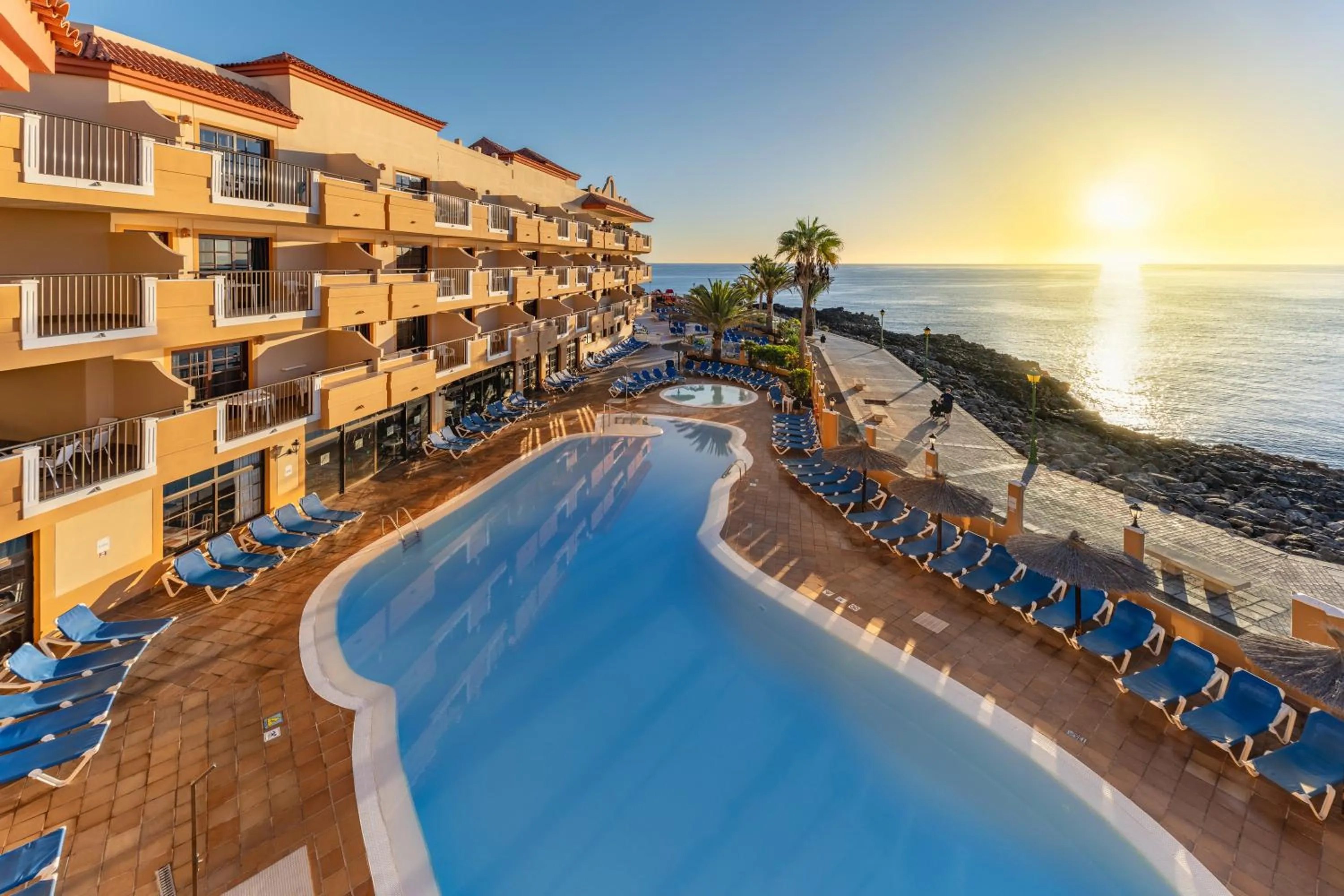 Swimming pool in Elba Castillo San Jorge & Antigua Suite Hotel