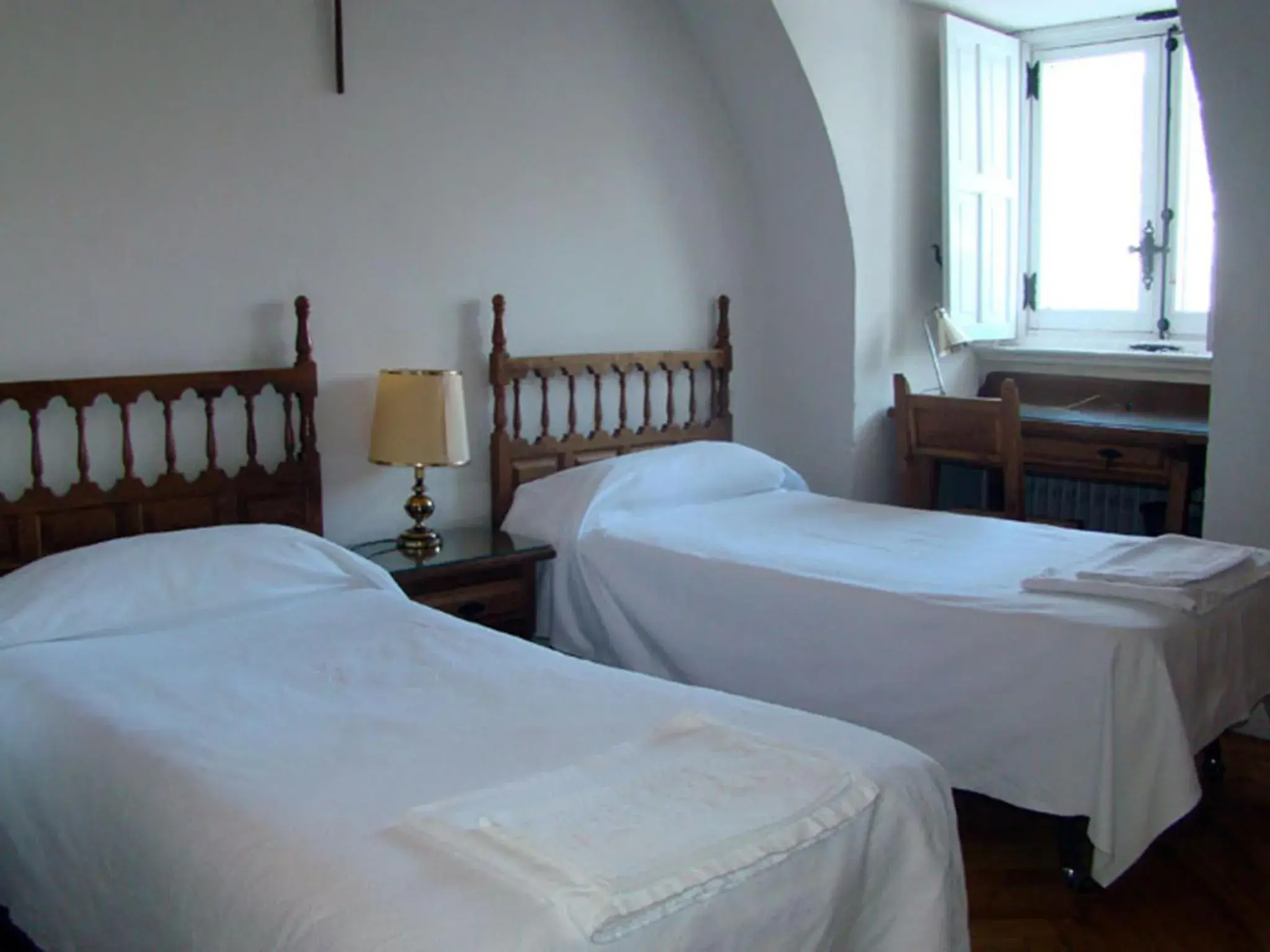 Superior Twin Room in Hospedería Santa Cruz Superior Twin Room in Hospedería Santa Cruz