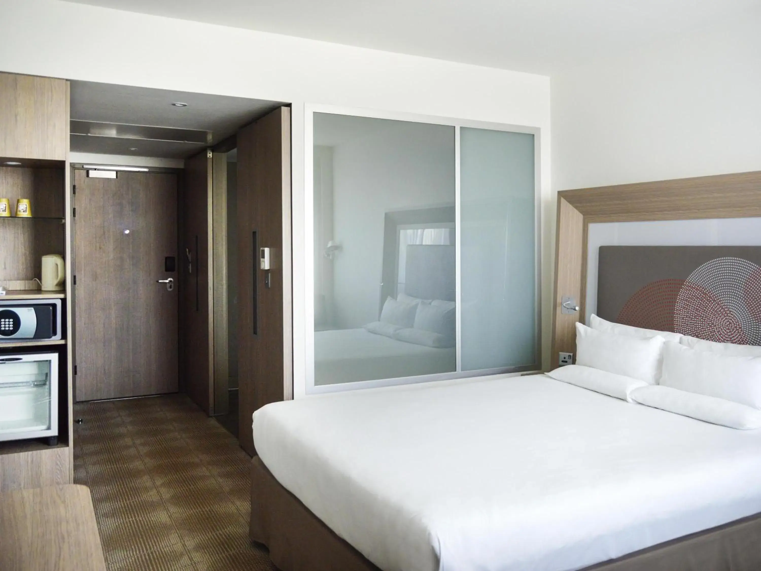 Bedroom, Bed in Novotel London Brentford Bedroom, Bed in Novotel London Brentford