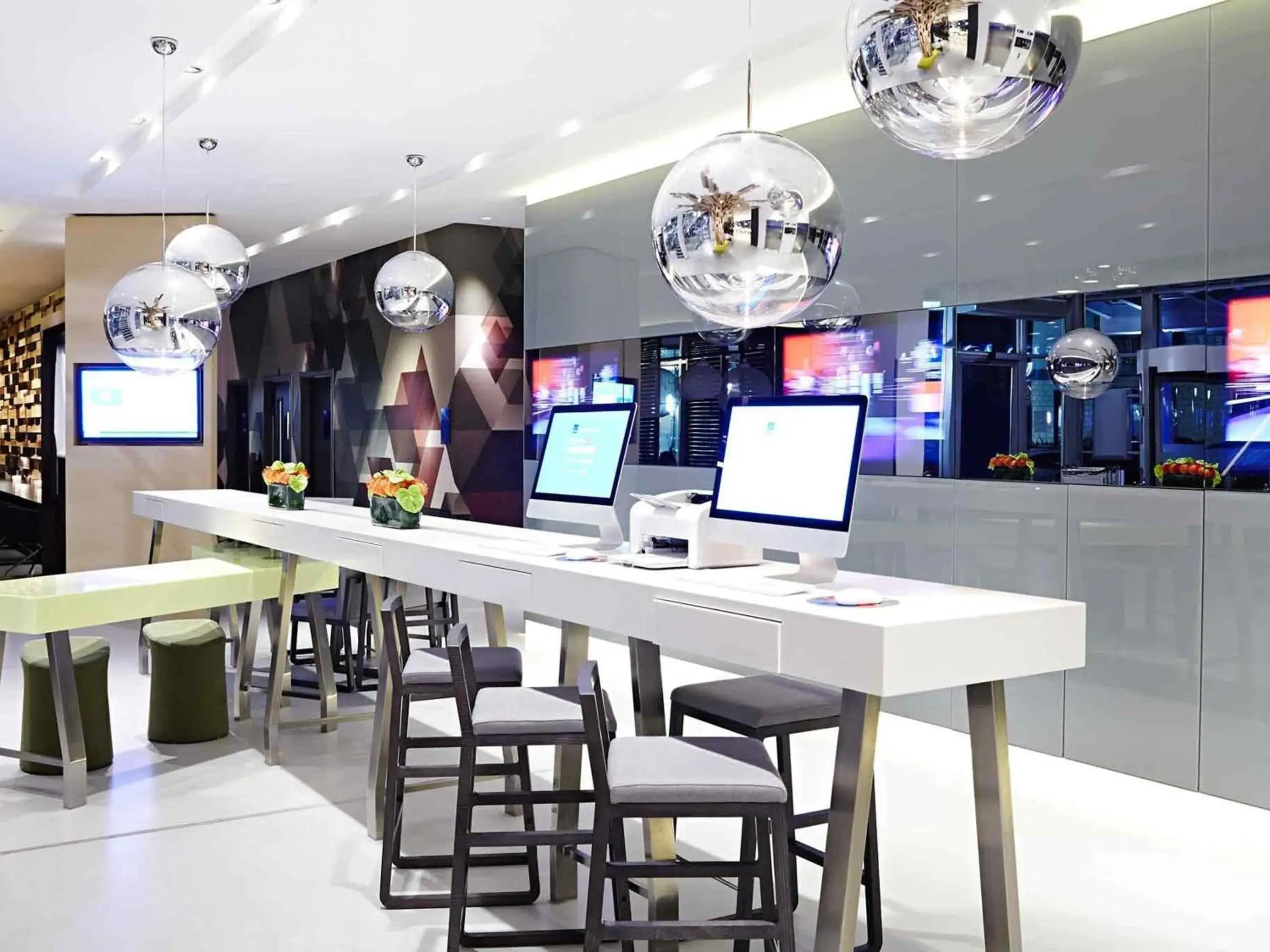 Property building in Novotel London Brentford Property building in Novotel London Brentford