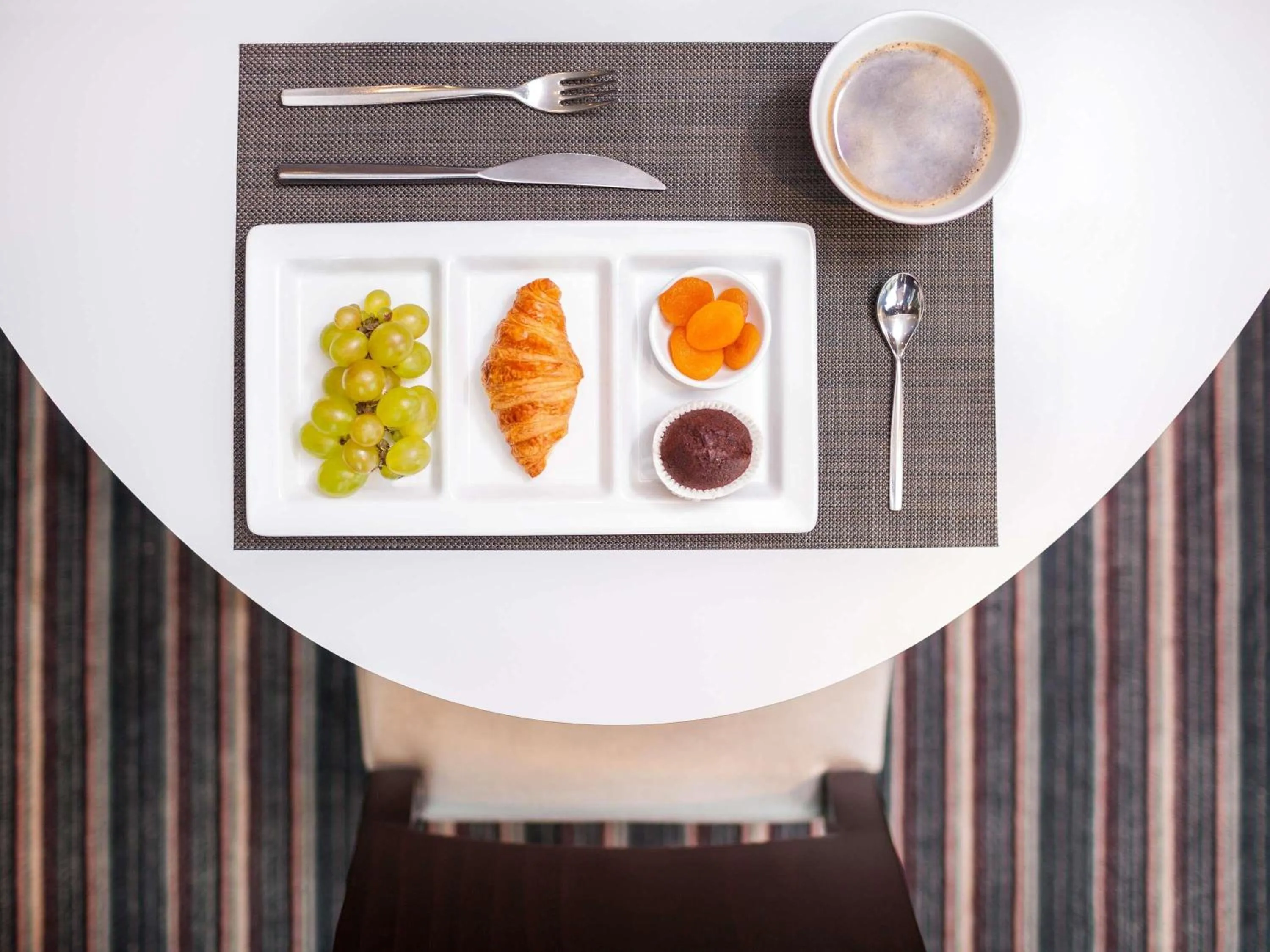 Restaurant/places to eat in Novotel London Brentford