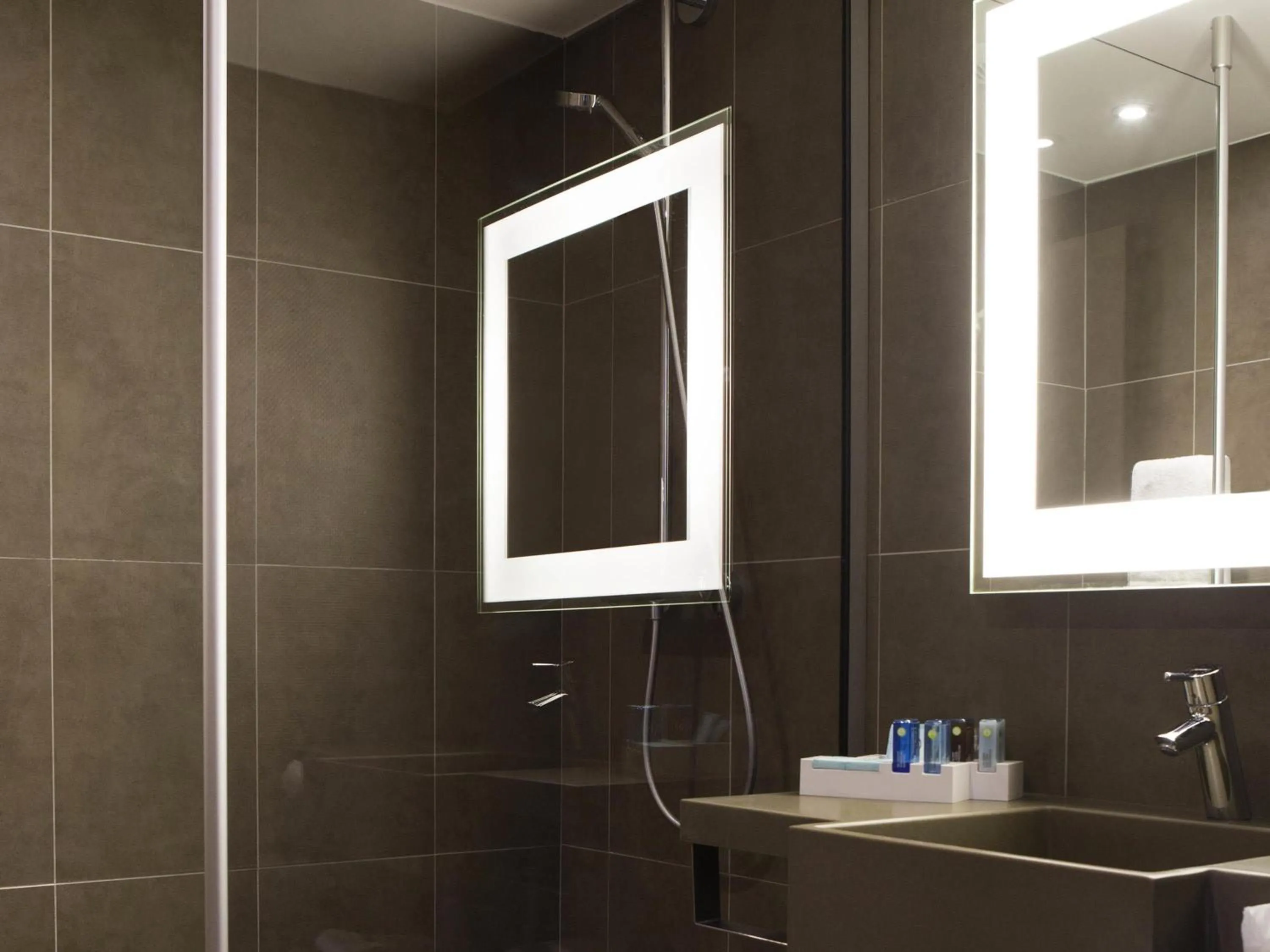 Bedroom in Novotel London Brentford