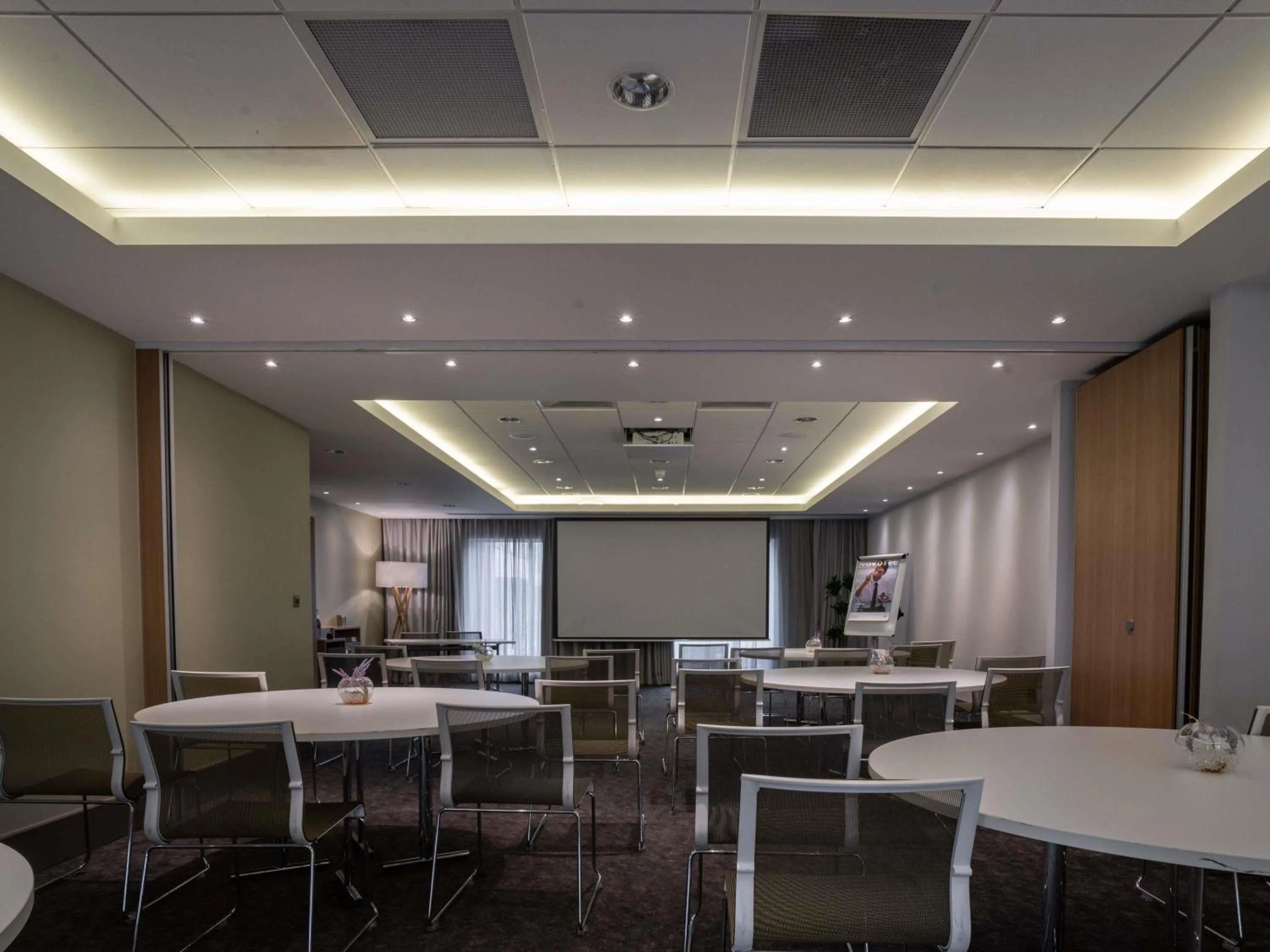 Meeting/conference room in Novotel London Brentford