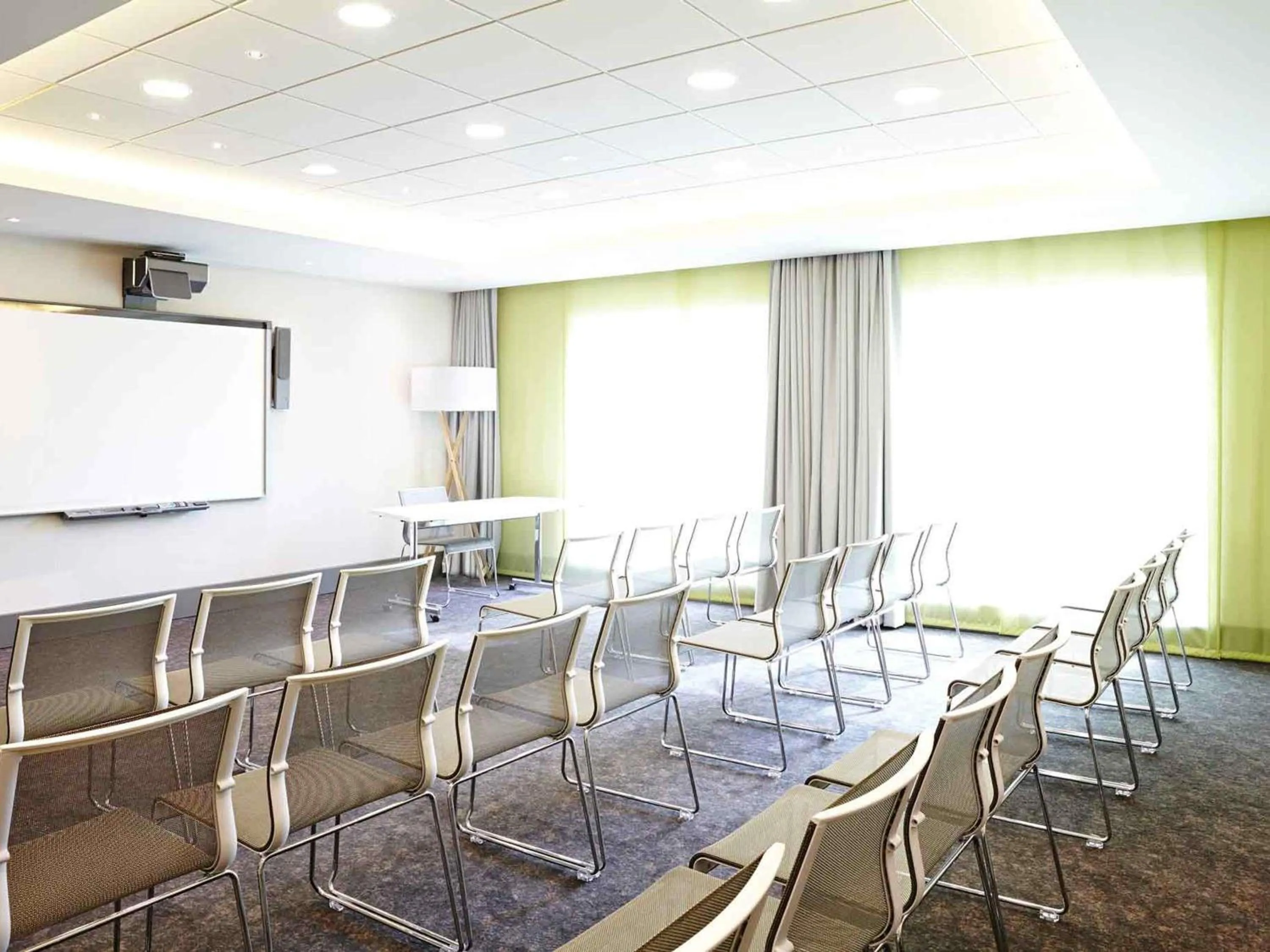 Meeting/conference room in Novotel London Brentford