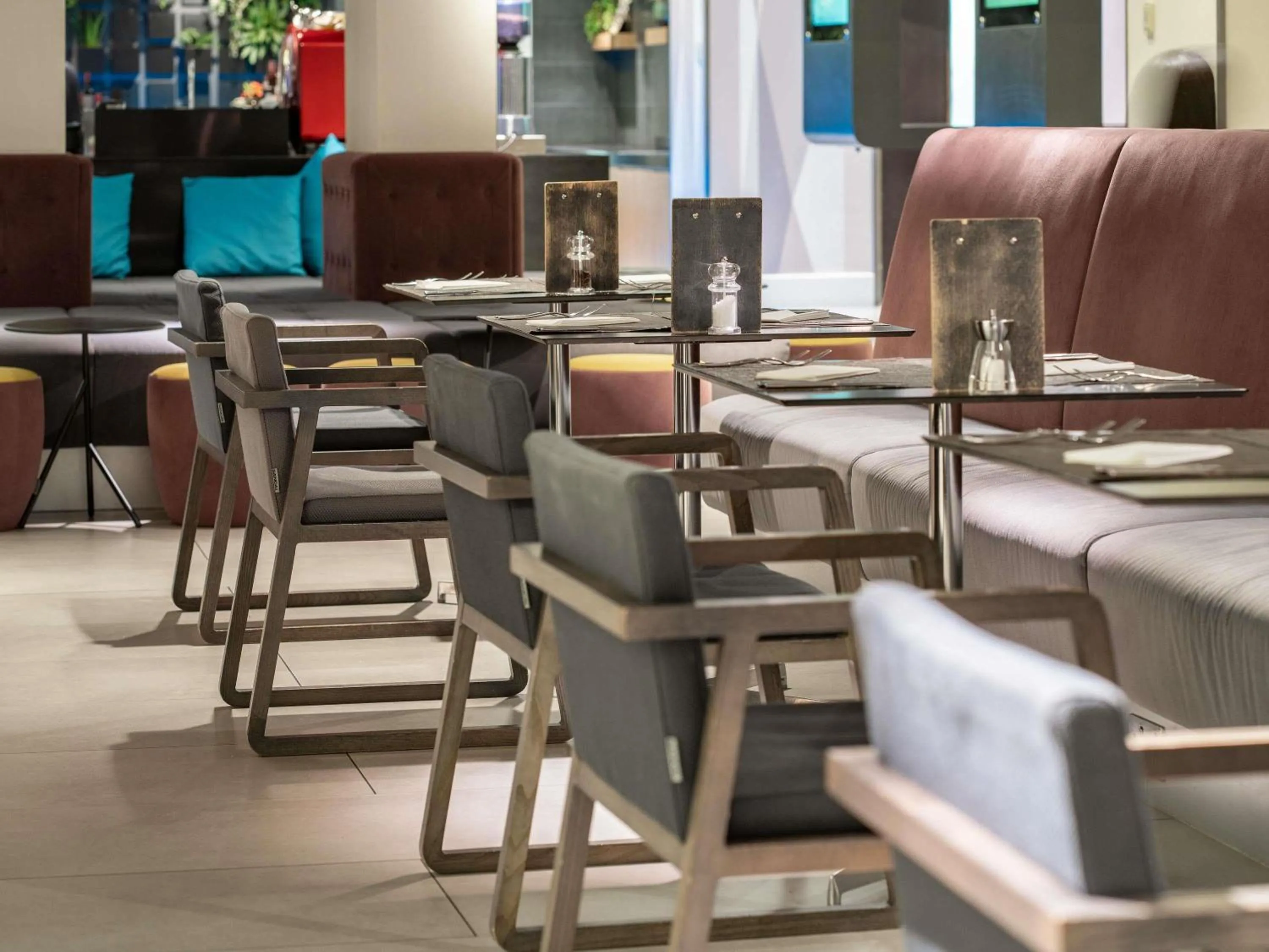 Restaurant/places to eat in Novotel London Brentford