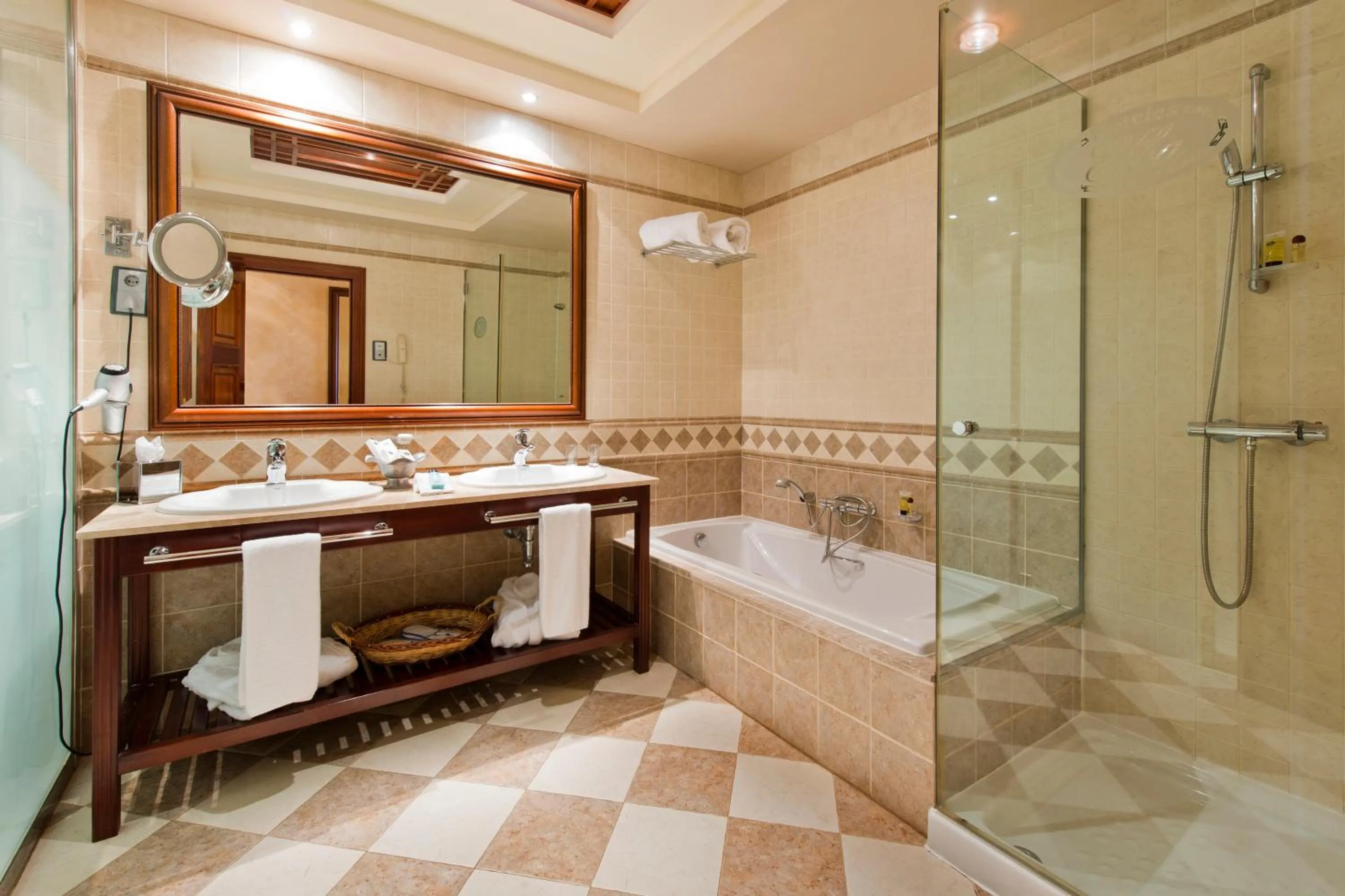 Bathroom in Elba Palace Golf Boutique Hotel - Adults Only