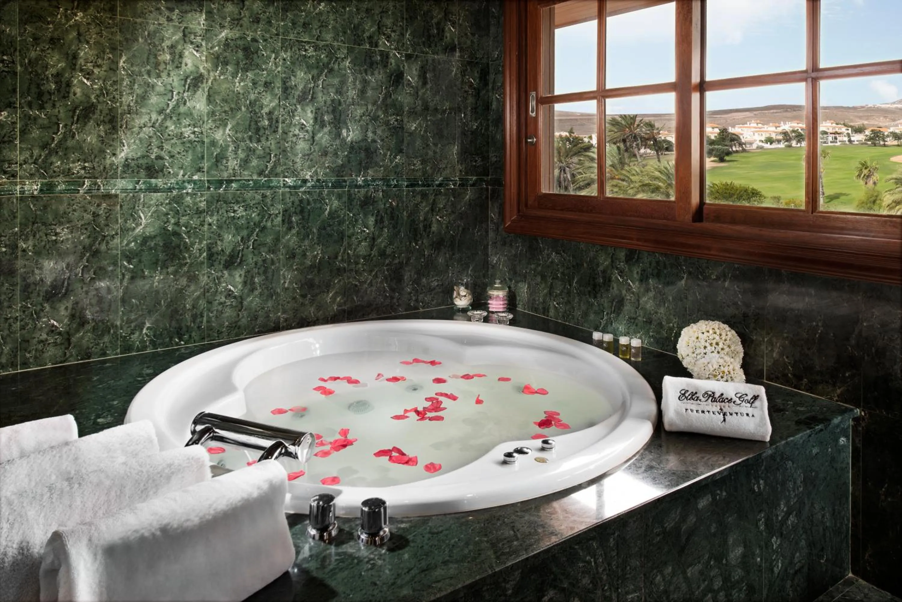 Bathroom in Elba Palace Golf Boutique Hotel - Adults Only