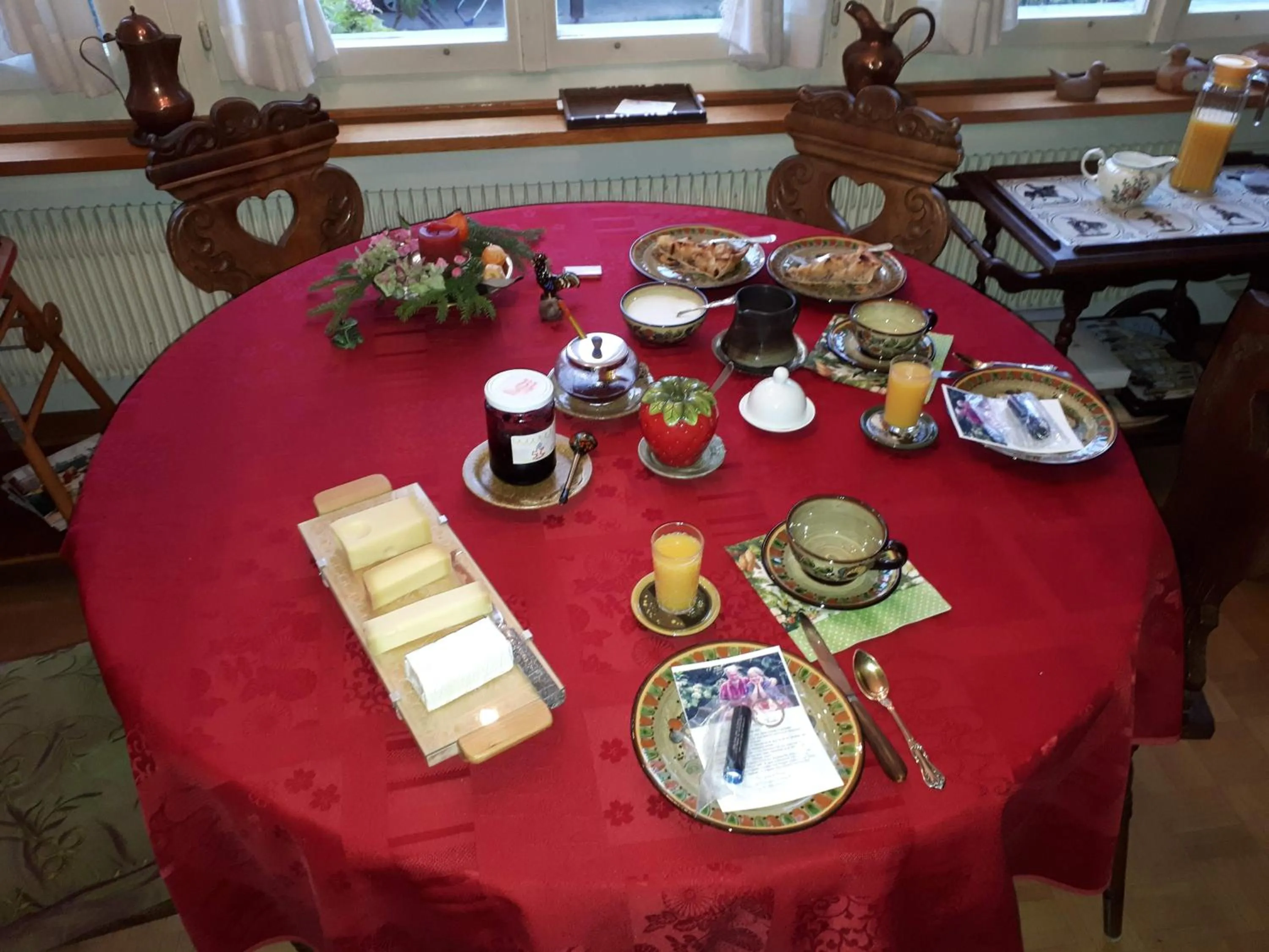 Continental breakfast in Chez Jean et Daisy