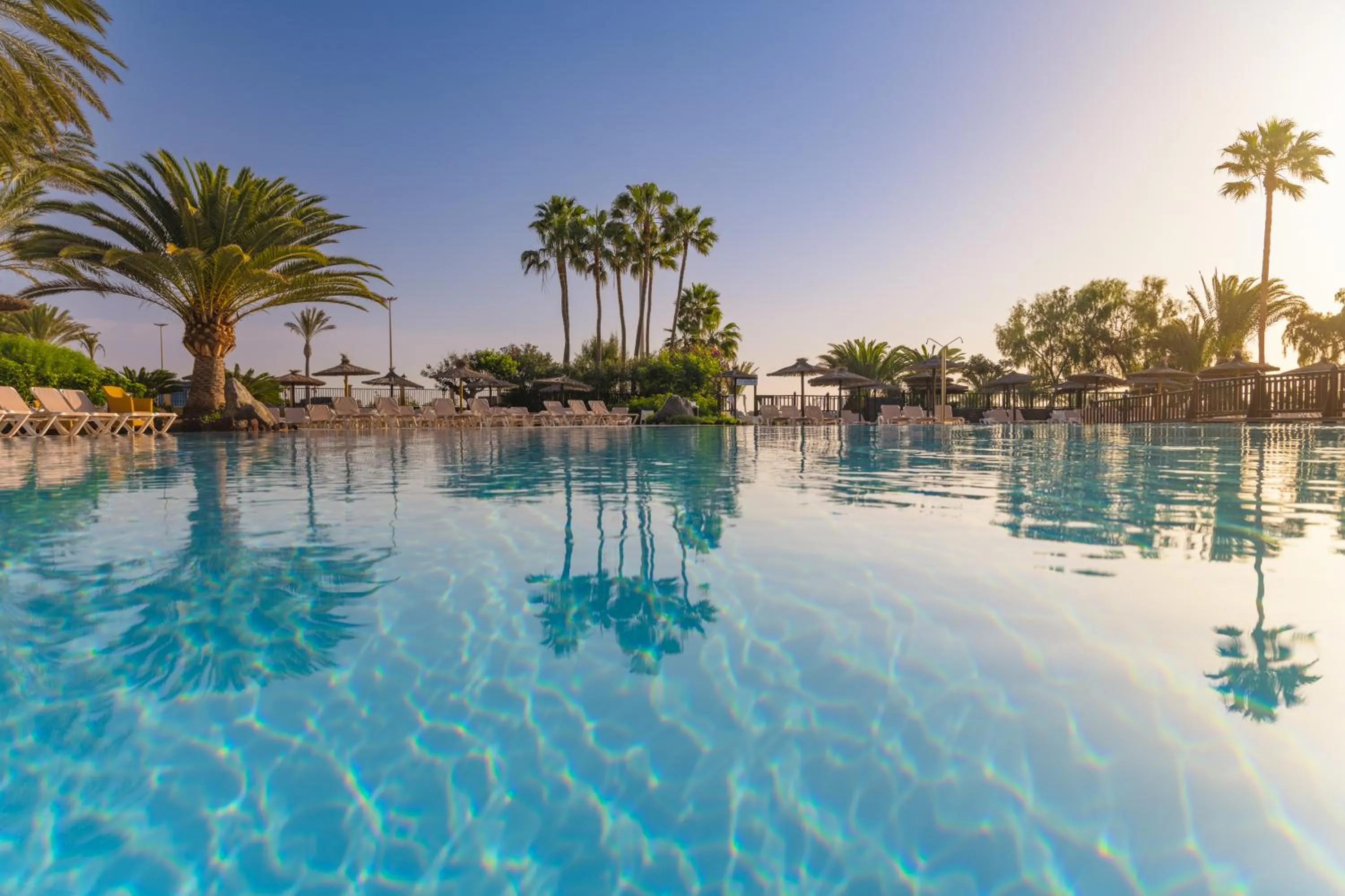 Swimming pool in Elba Sara Beach & Golf Resort