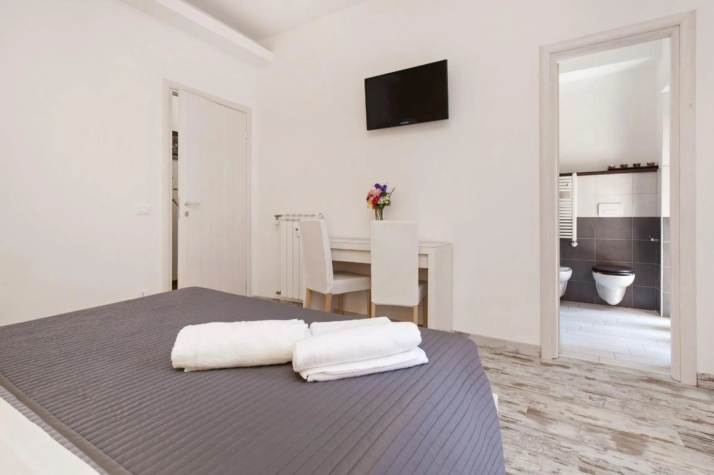 Photo of the whole room, Bed in De Guestibus